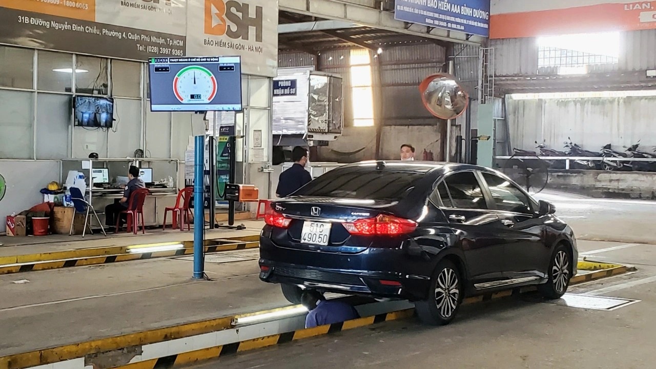 Hon 346.000 phuong tien truot kiem dinh trong nam nay hinh anh