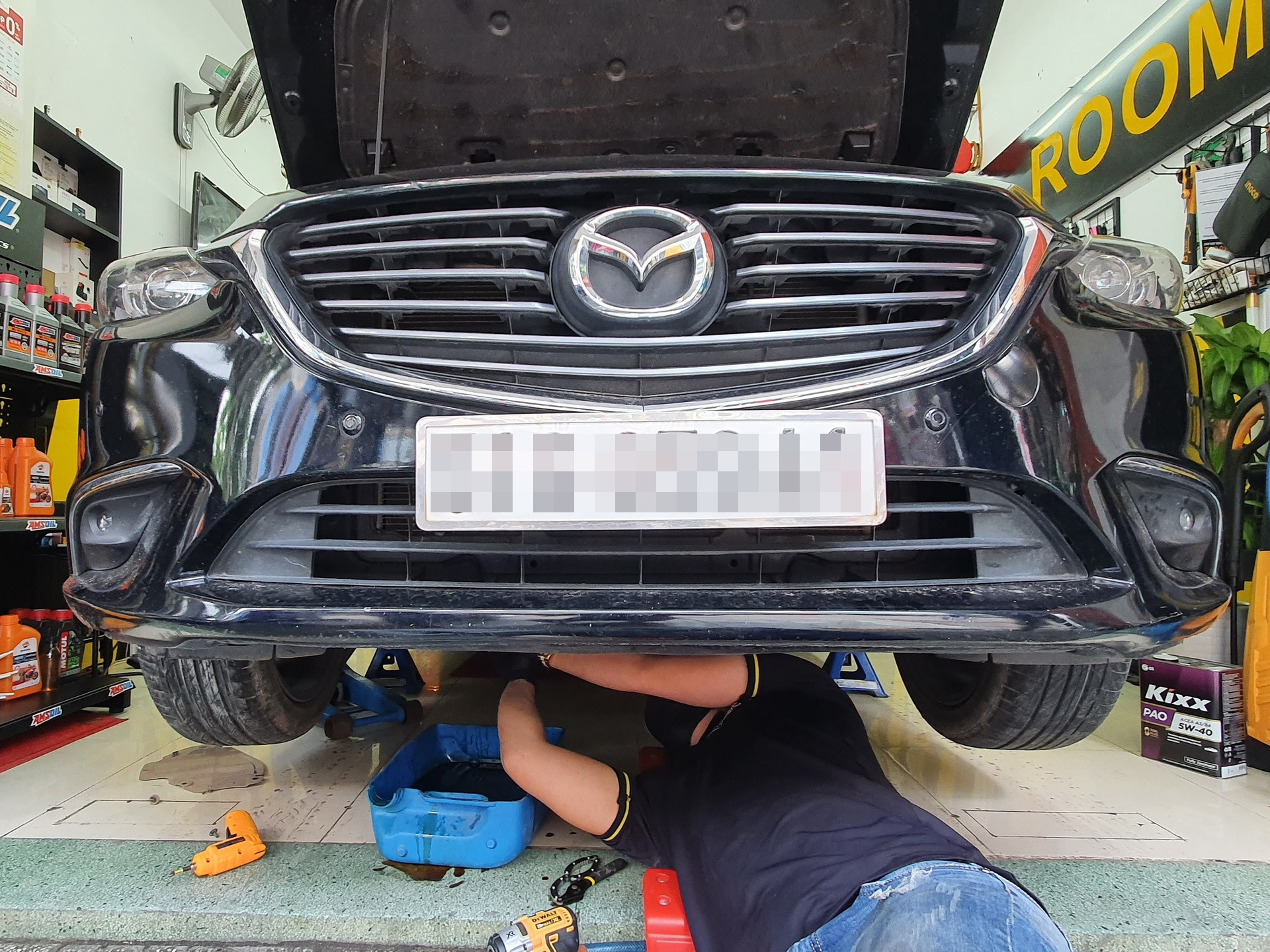 Sat giao thua van doi sua xe hinh anh