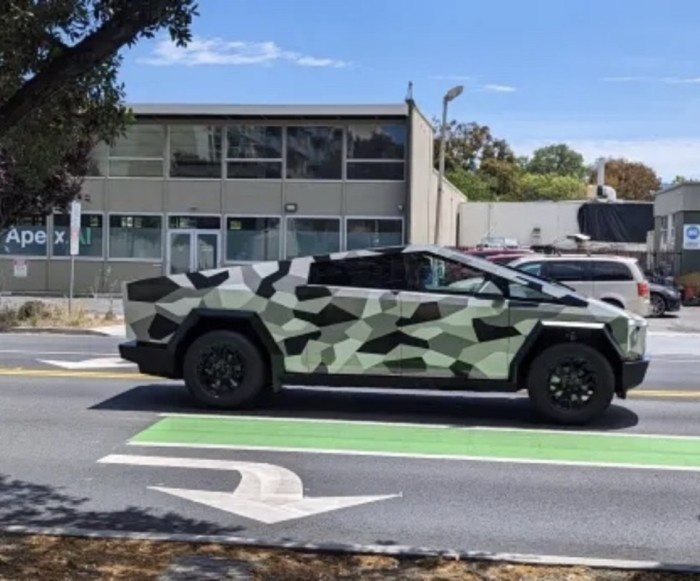 Lo hinh anh chay thu cua Tesla Cybertruck hinh anh
