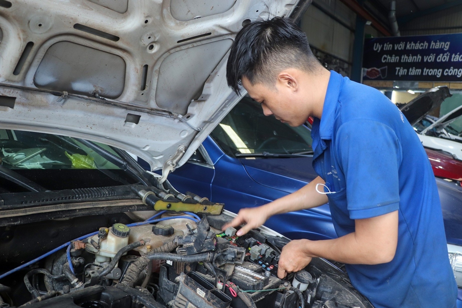 Nhung chu xe 'ngai' bao duong tai trung tam chinh hang hinh anh