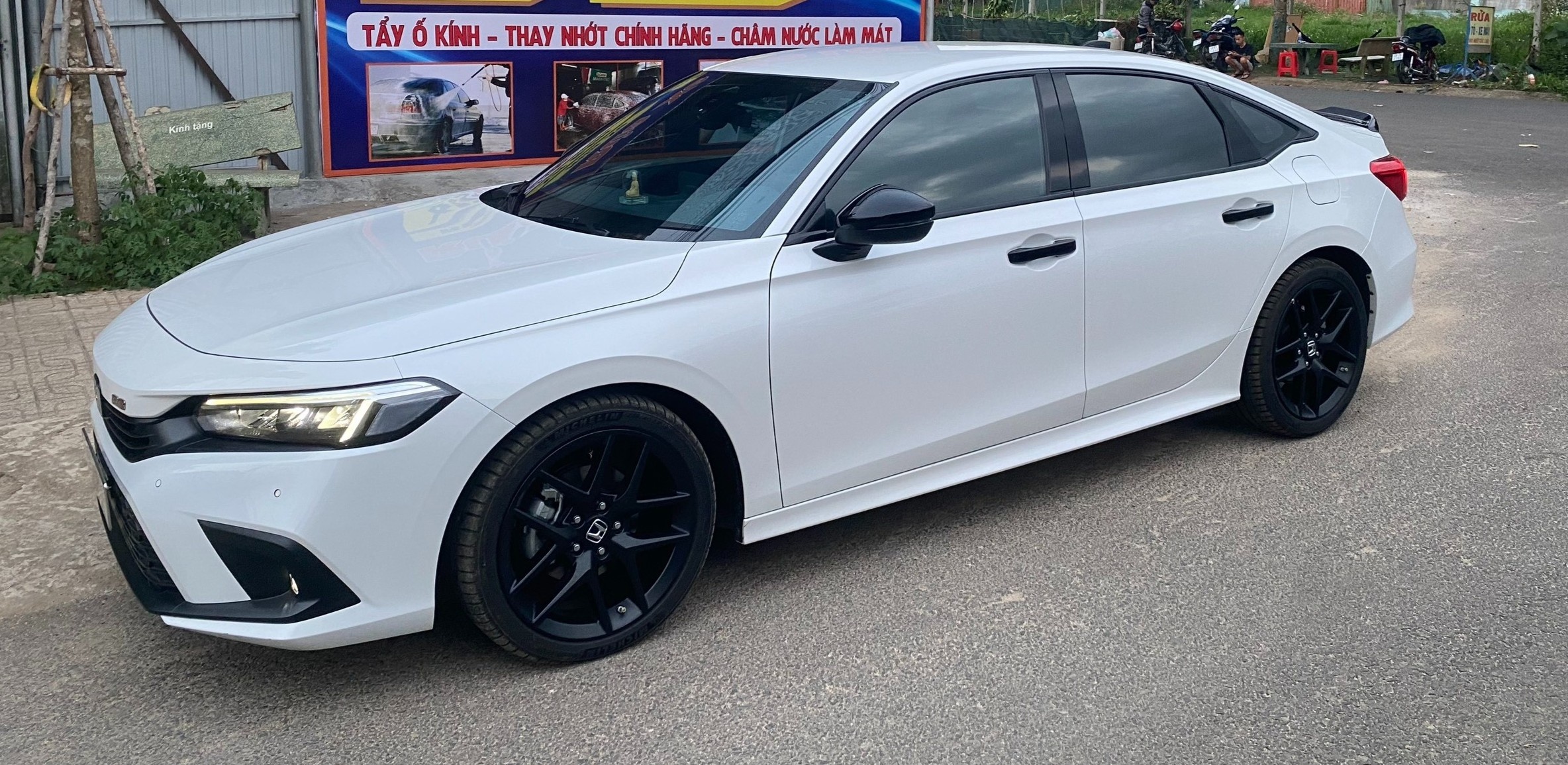 Honda Civic RS bi lech mau son, khach mua duoc den xe moi hinh anh