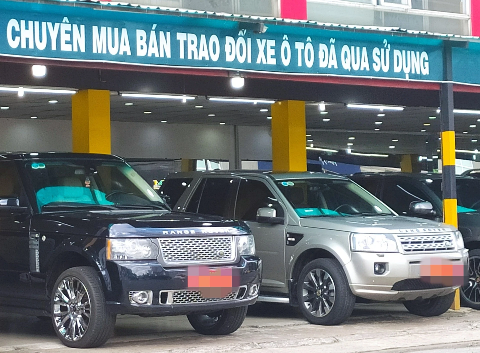 Chu xe lao dao vi gia oto giam hinh anh