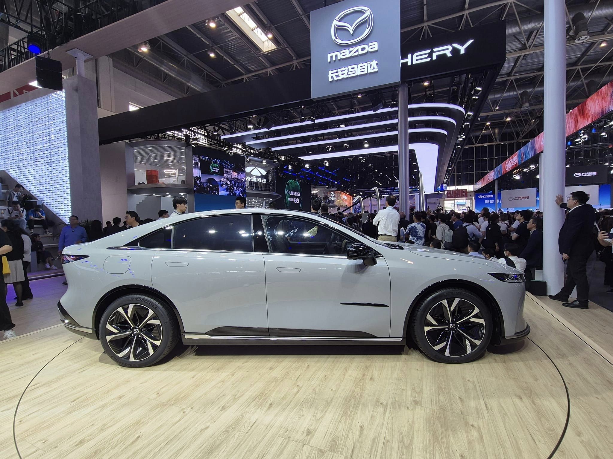 'Mazda6' thuan dien duoc ra mat tai Trung Quoc, co ca ban hybrid hinh anh