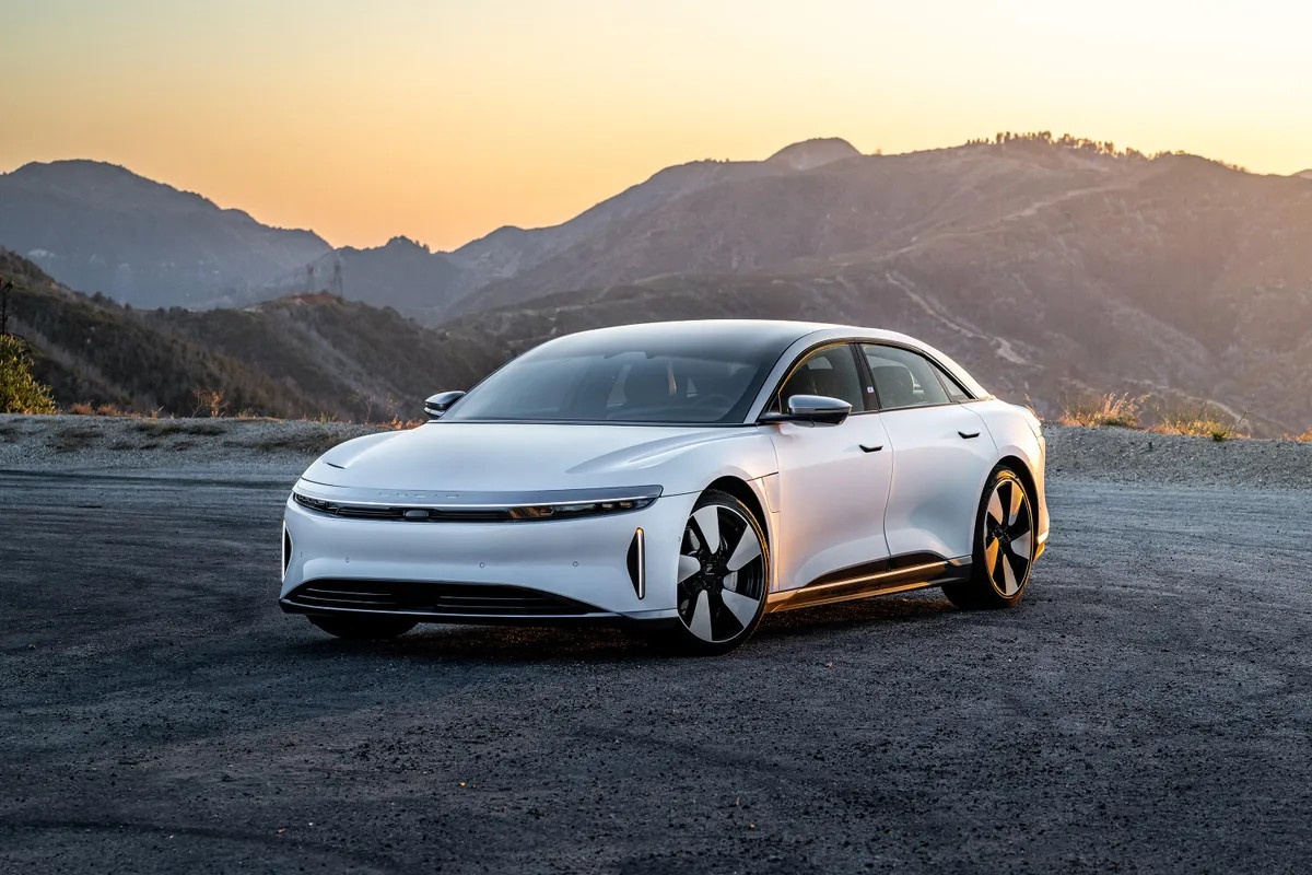 tram sac xe dien anh 4