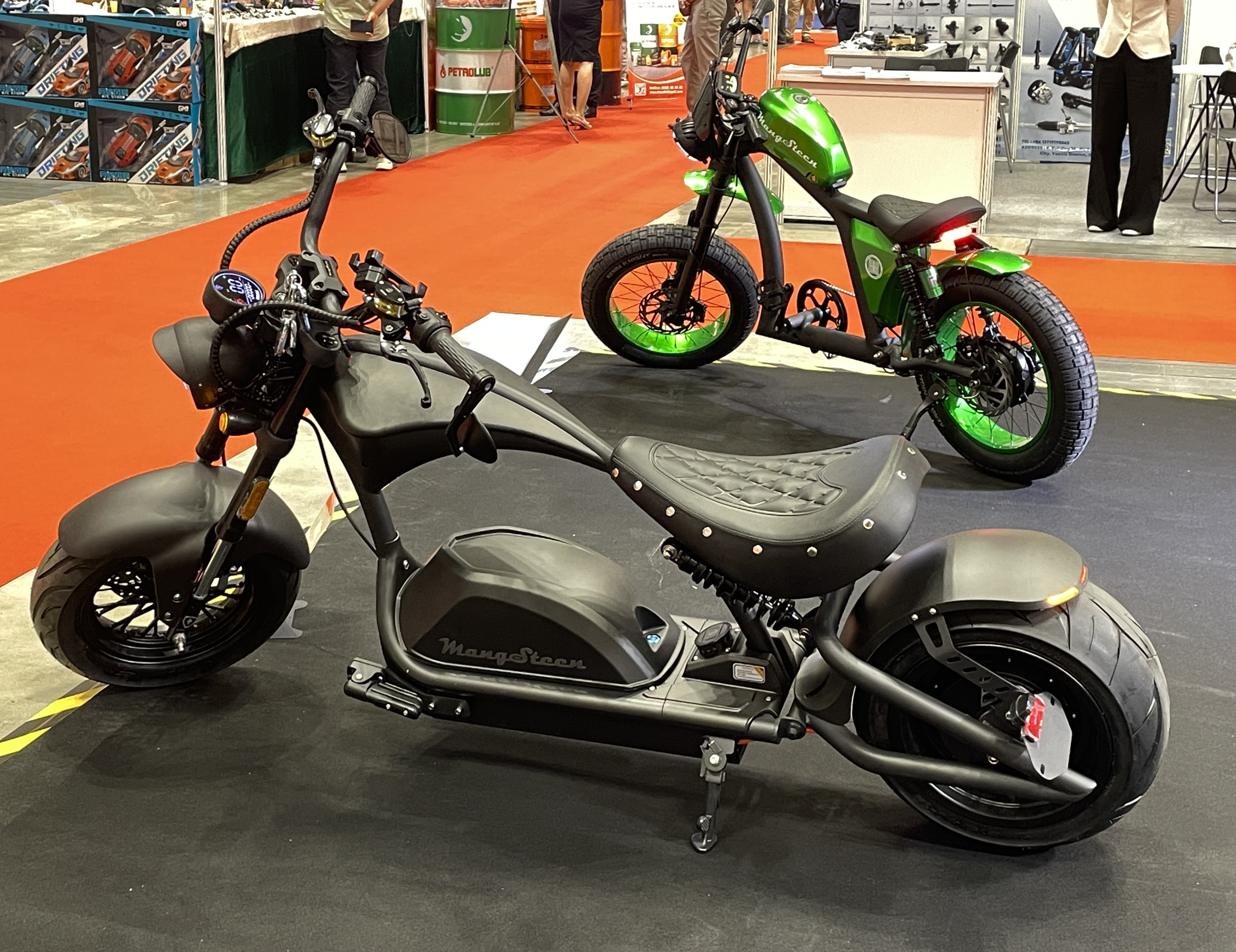 Xe dien nhin nhu Harley Davidson, chay 140 km trong mot lan sac hinh anh