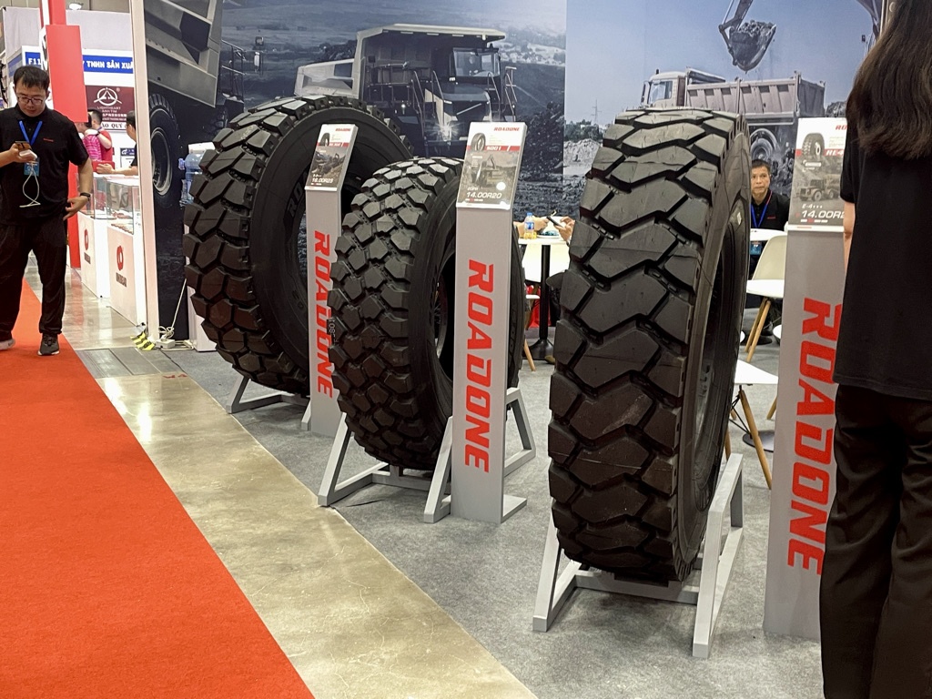 trien lam oto anh 16