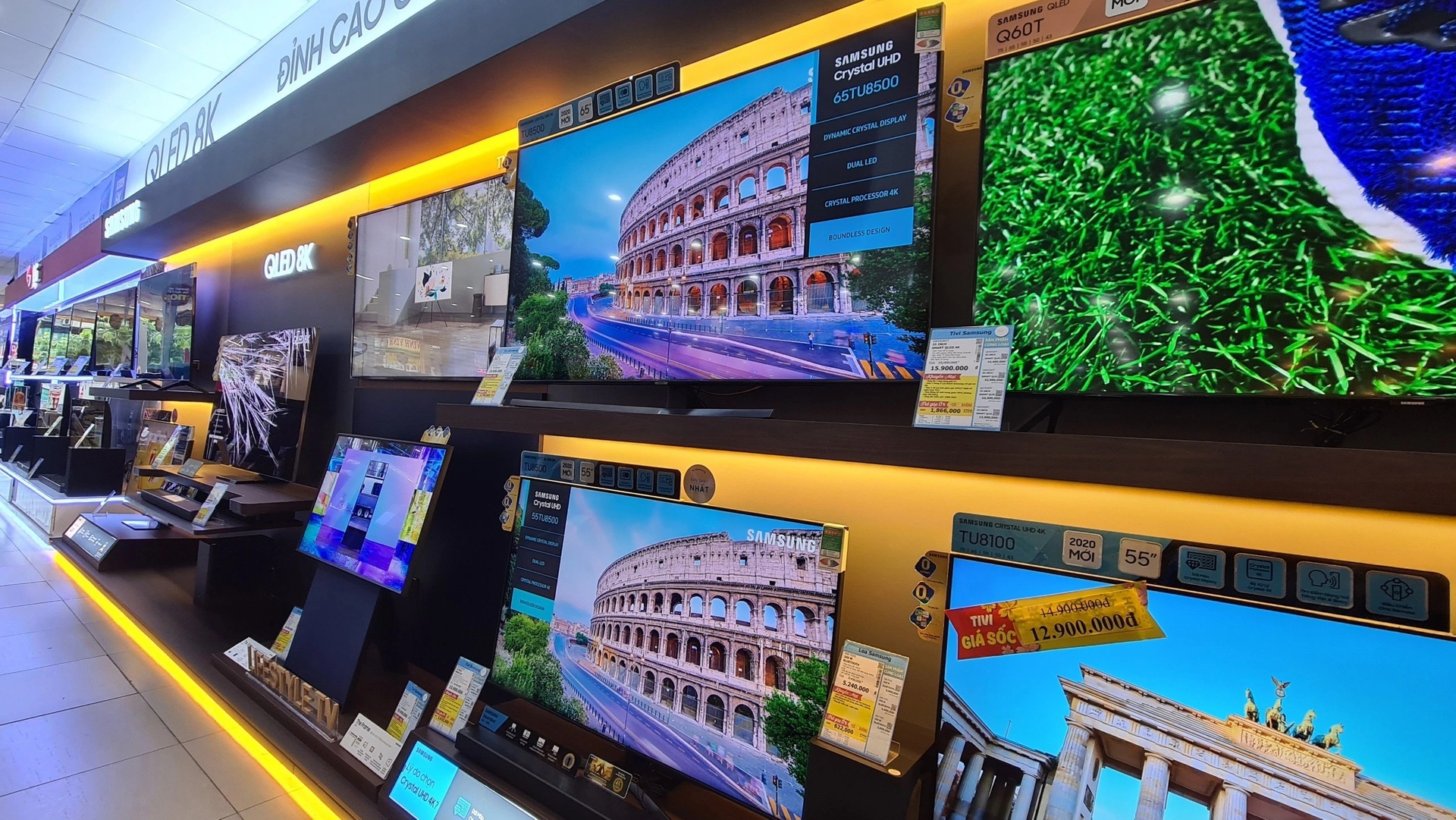 Truoc mua Euro, TV cac thuong hieu dong loat giam gia hinh anh