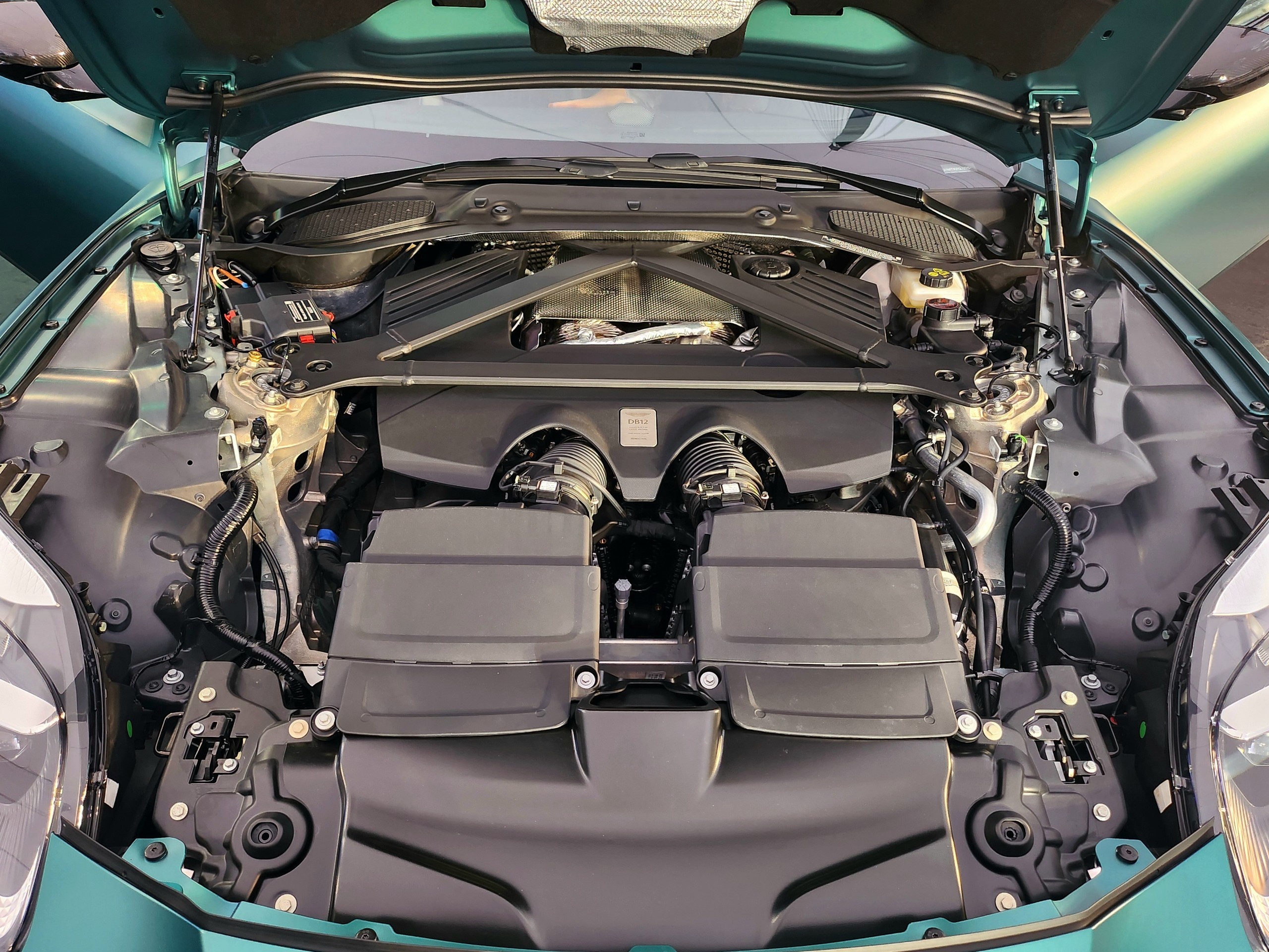 Aston Martin DB12 ảnh 8 Aston Martin DB12 anh 8