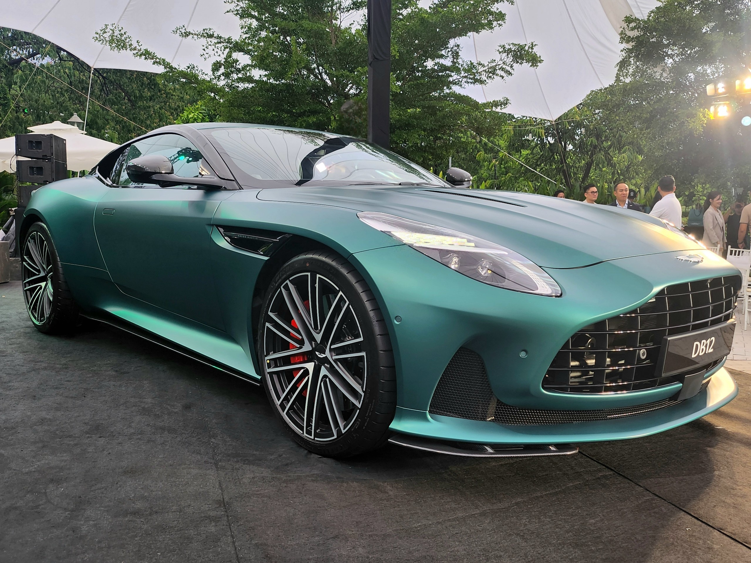 Aston Martin DB12 gia tu 19,5 ty dong co gi dac biet? hinh anh