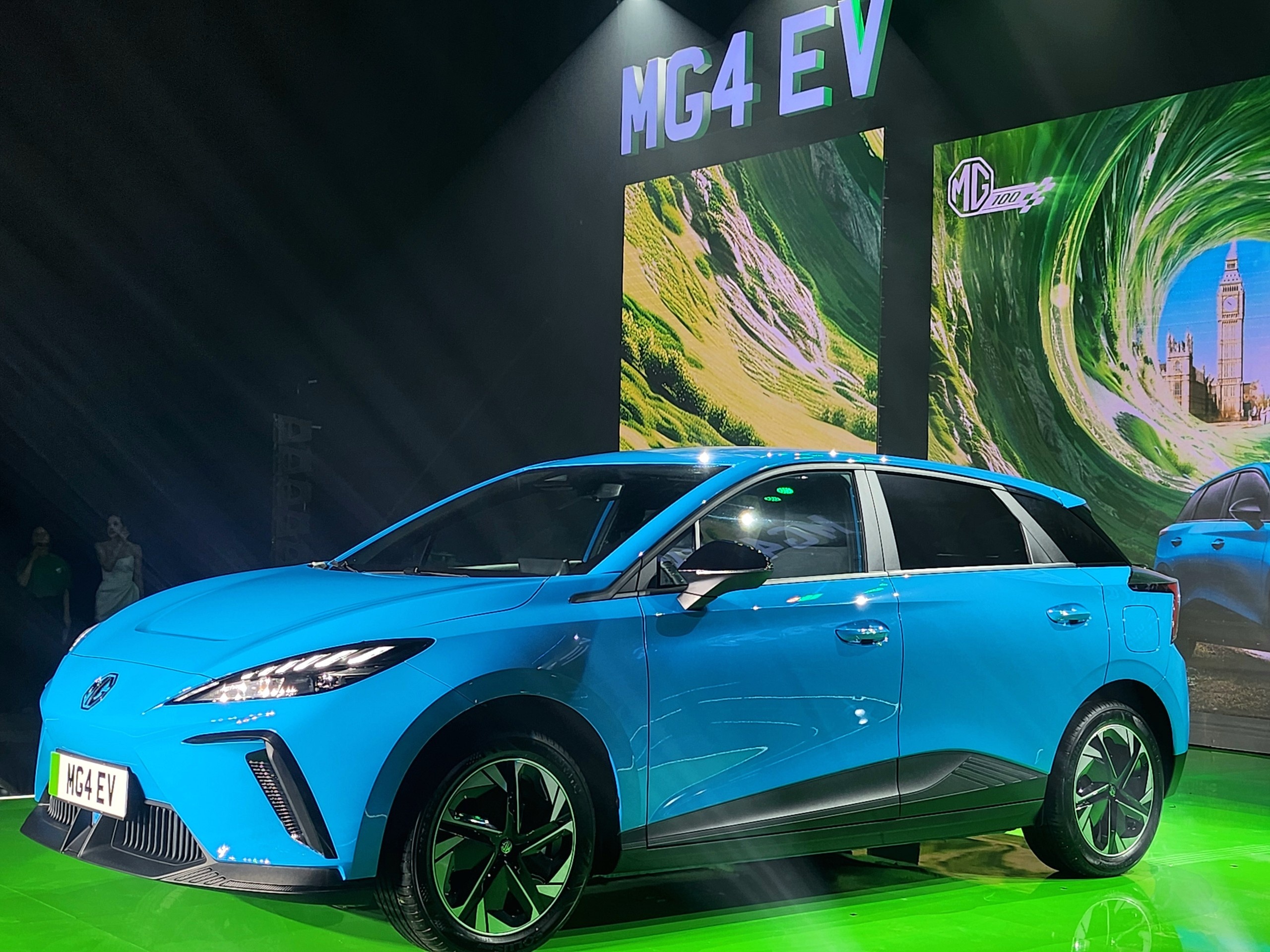 MG4 thuan dien ra mat Viet Nam, ban cao nhat gan 1 ty dong hinh anh