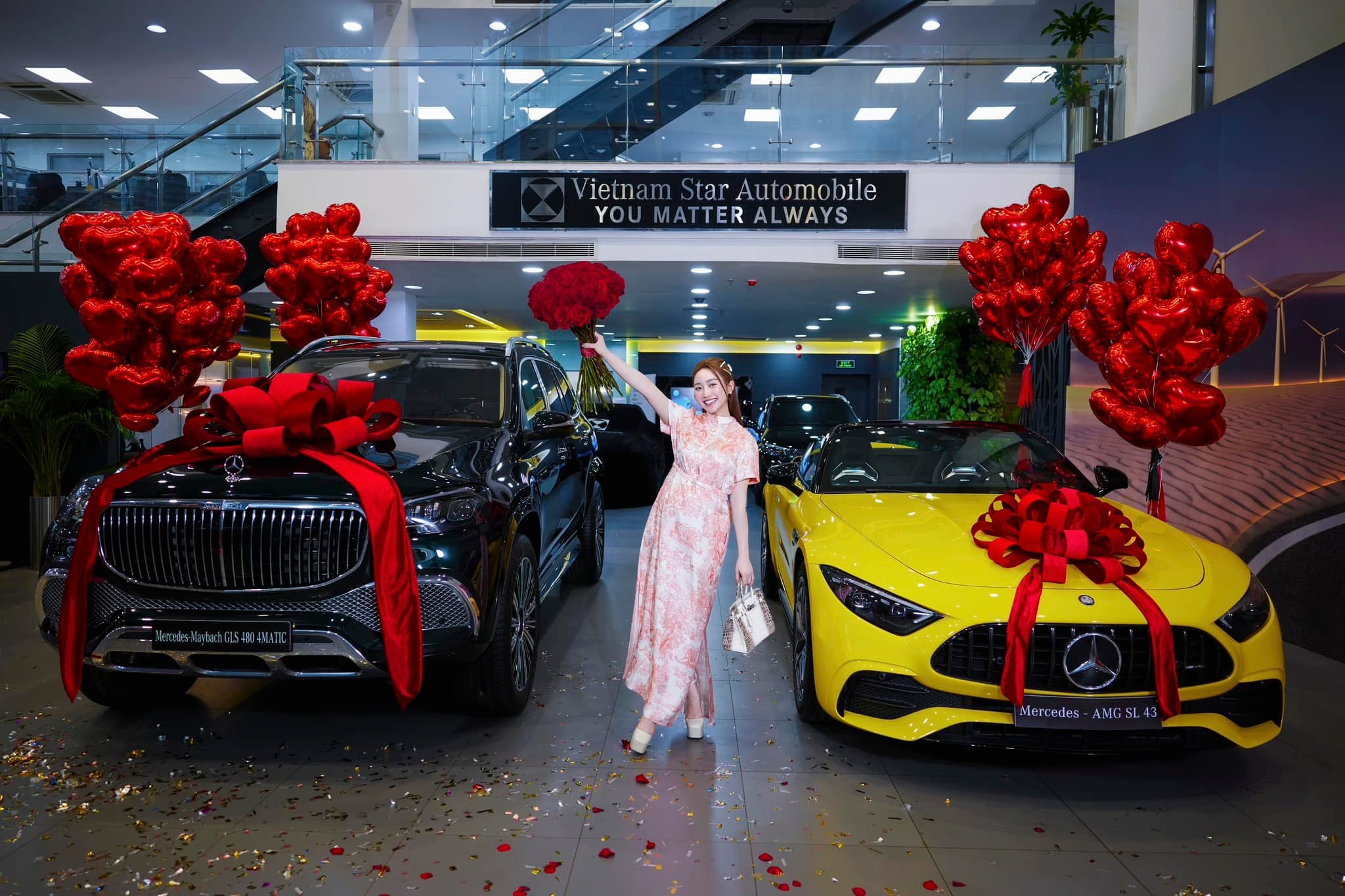 Dien vien Chi Bao mua bo doi xe sang tri gia hon 15 ty dong tang vo hinh anh