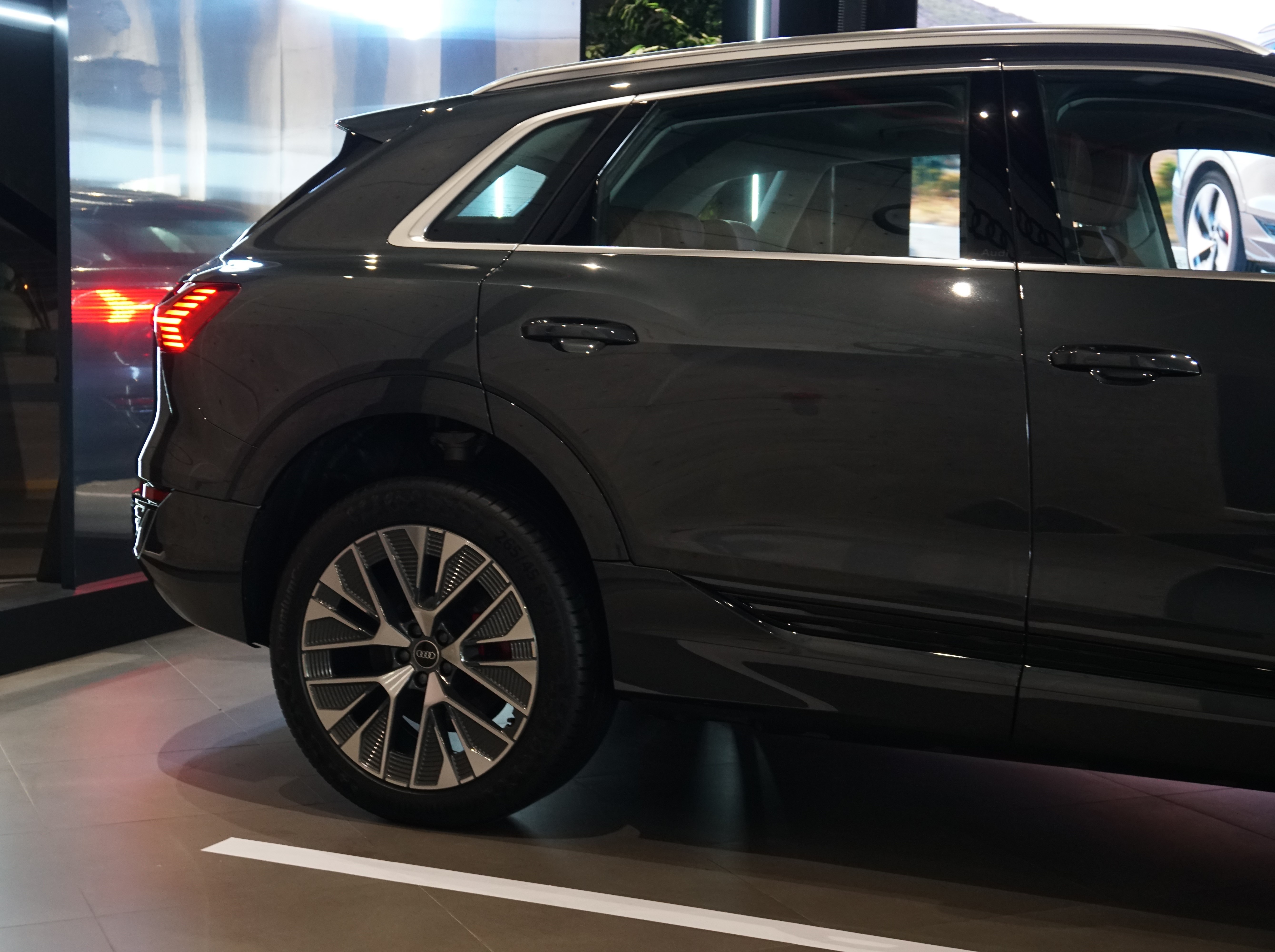 Audi Q8 e-tron anh 4