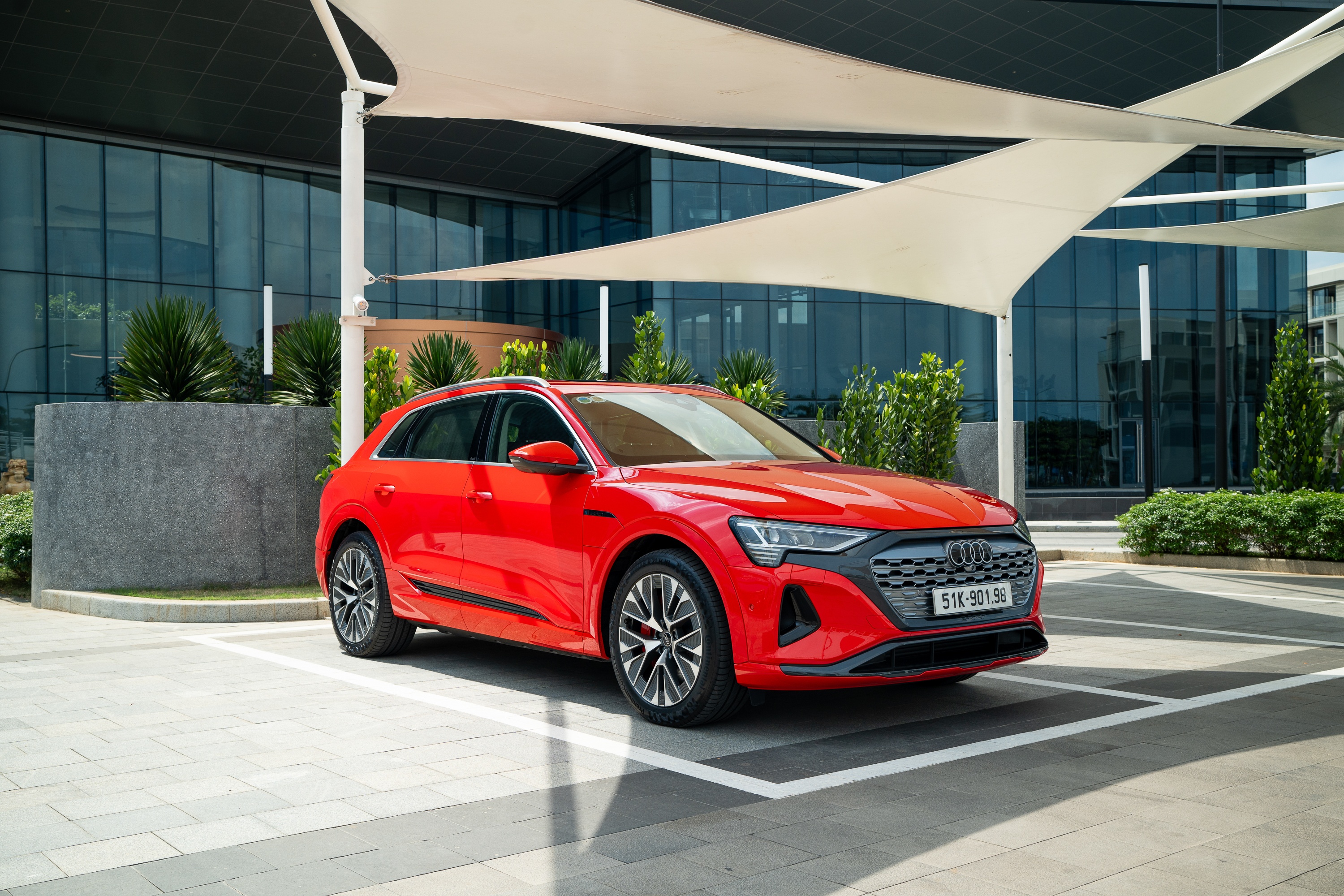 Audi can nhac khai tu xe dien Q8 e-tron hinh anh