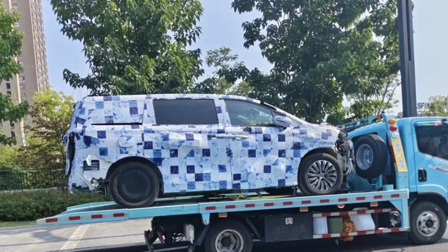 MPV moi cua BYD trong nhu the nao? hinh anh