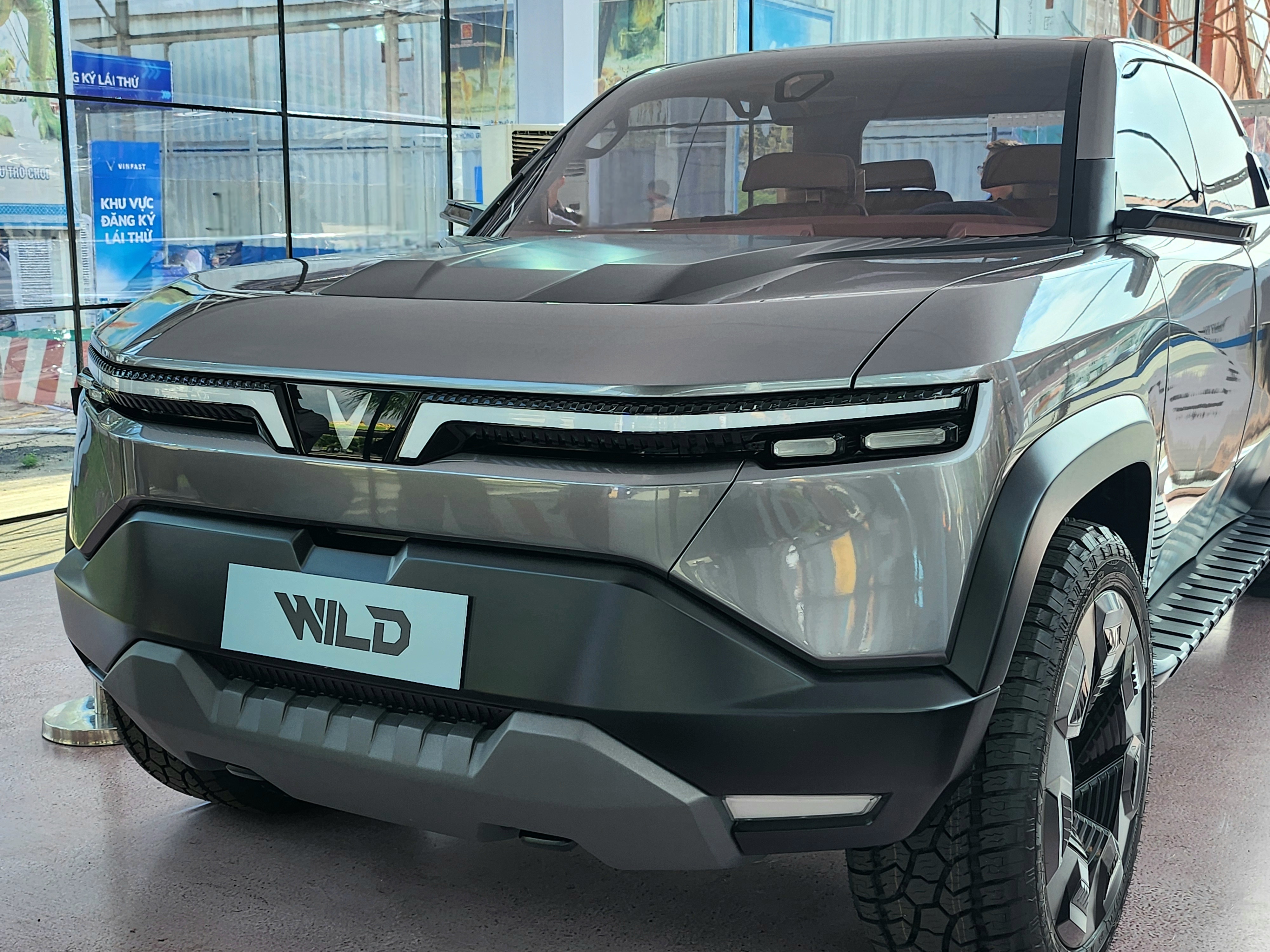 Can canh VinFast Wild dang trung bay cho khach hang phia nam hinh anh
