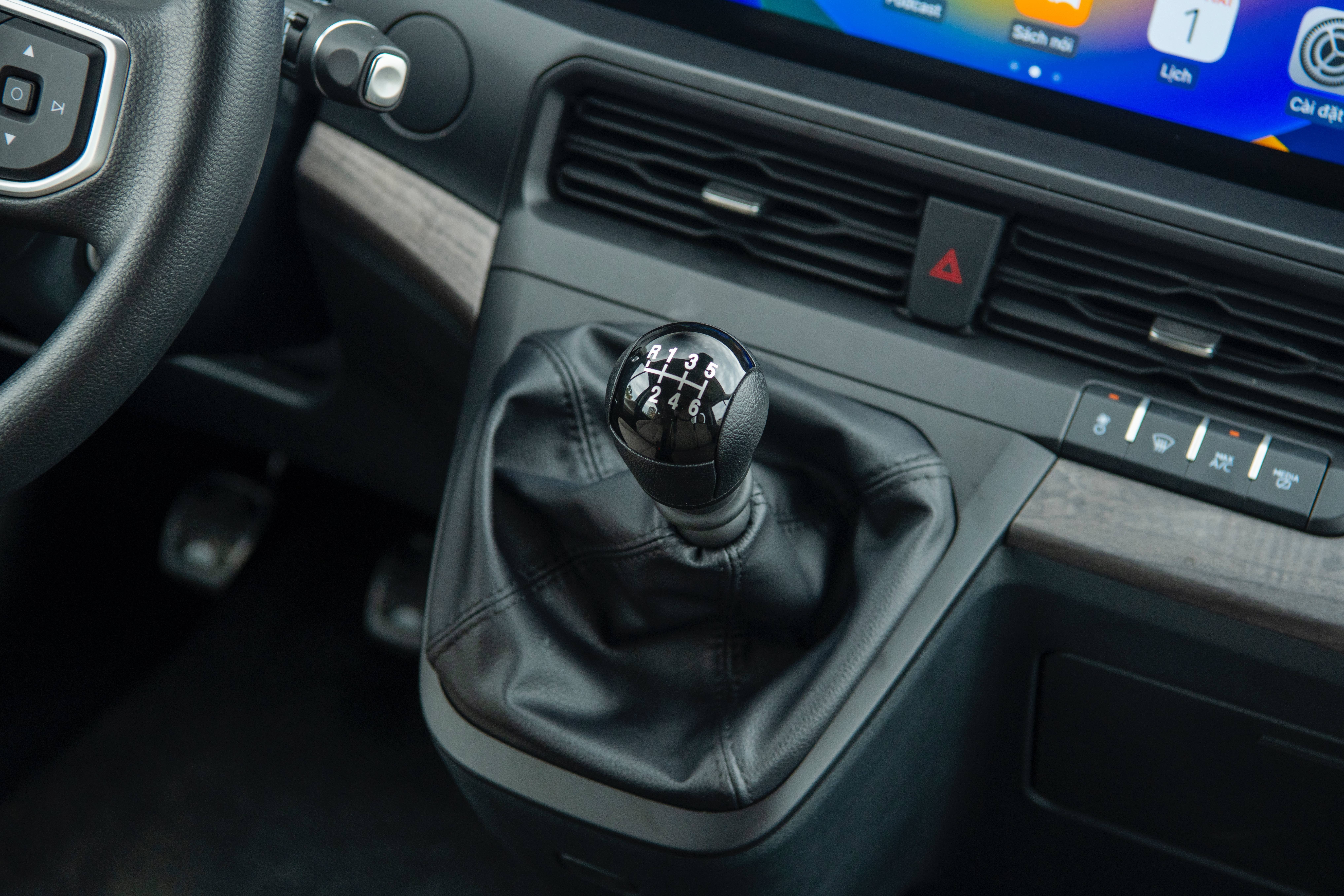 Ford Transit 2024 ảnh 14 Ford Transit 2024 anh 14