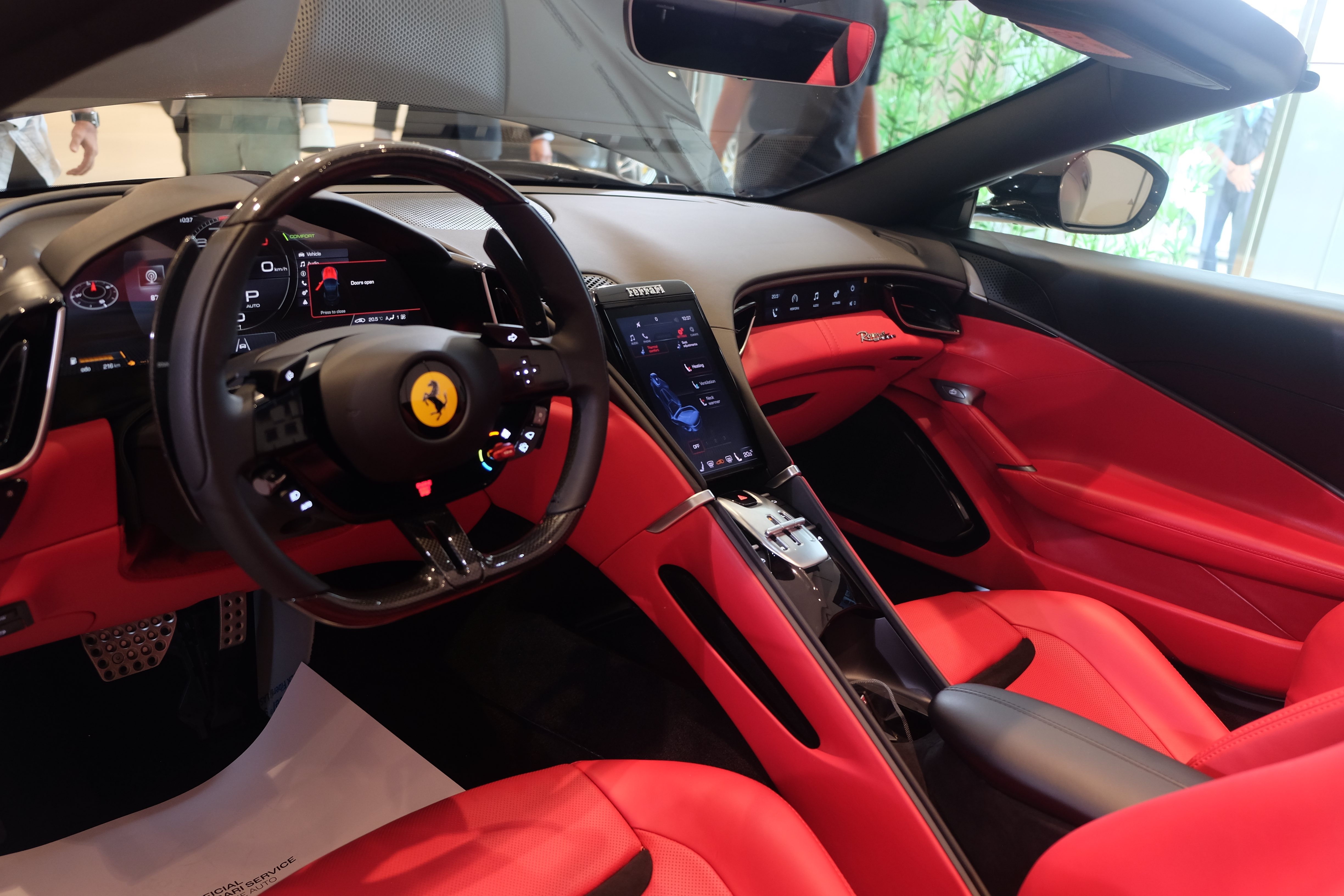 Ferrari Roma Spider anh 10