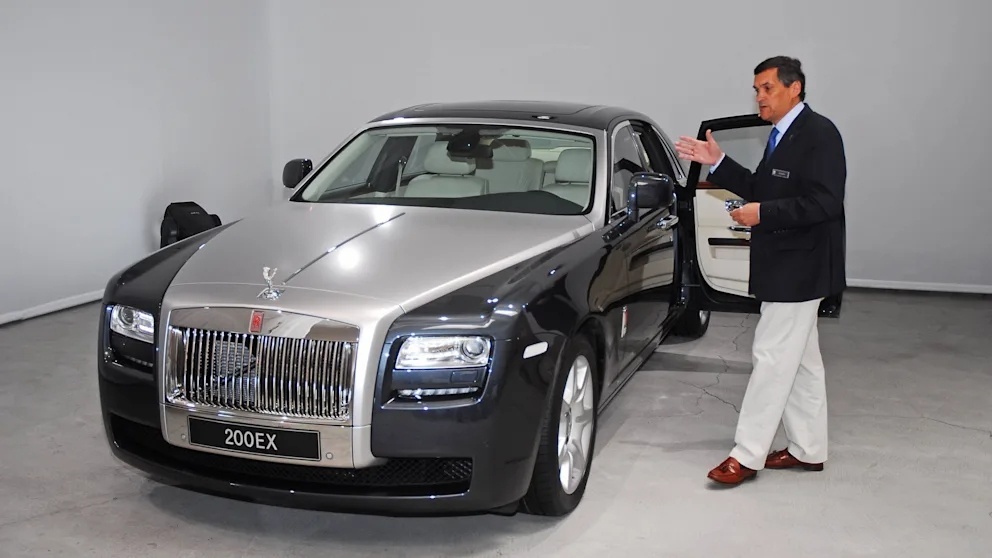 Bo suu tap xe cua nha thiet ke Rolls-Royce co gi khien ong bi nan? hinh anh