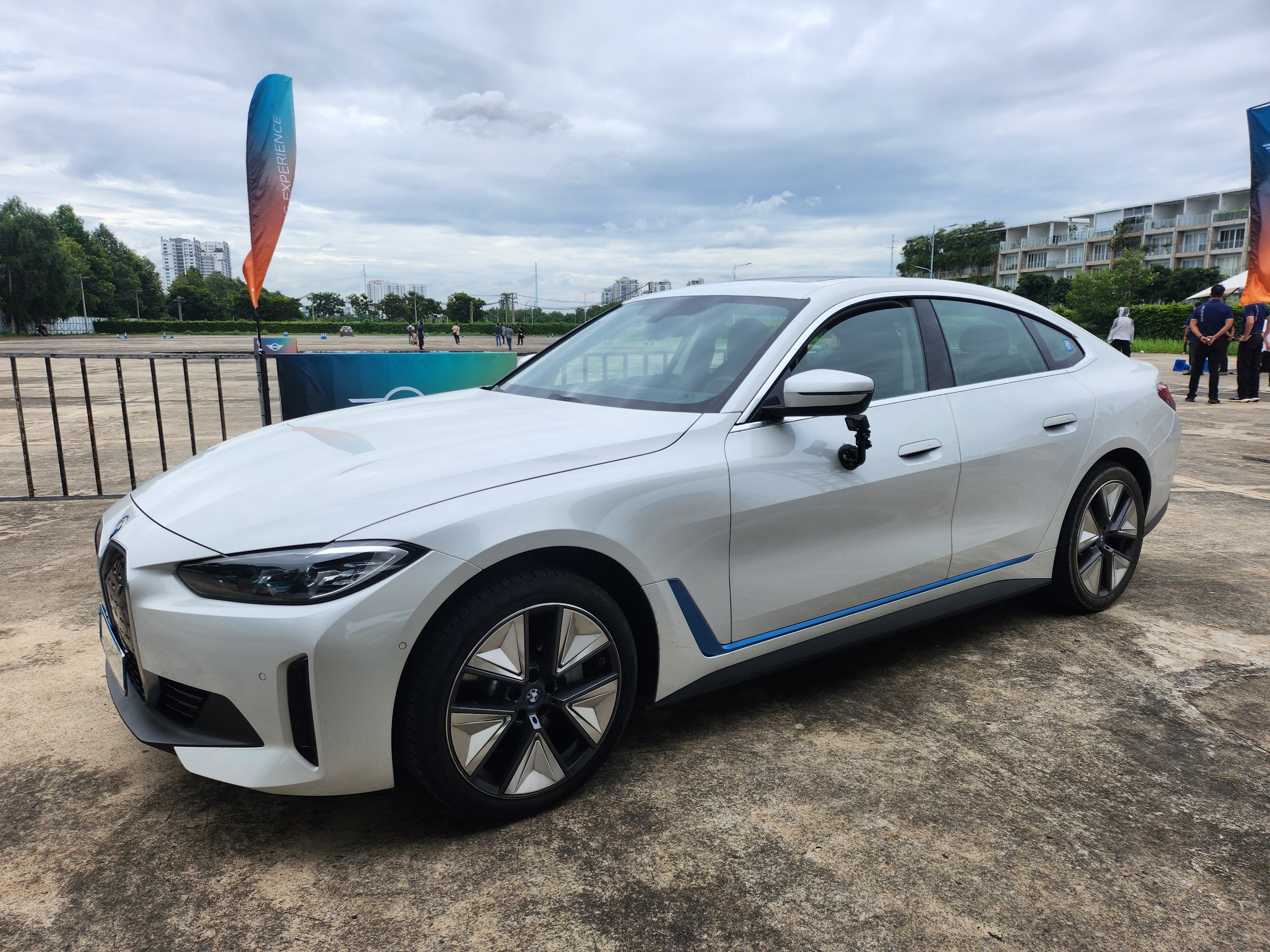 BMW i4 anh 12