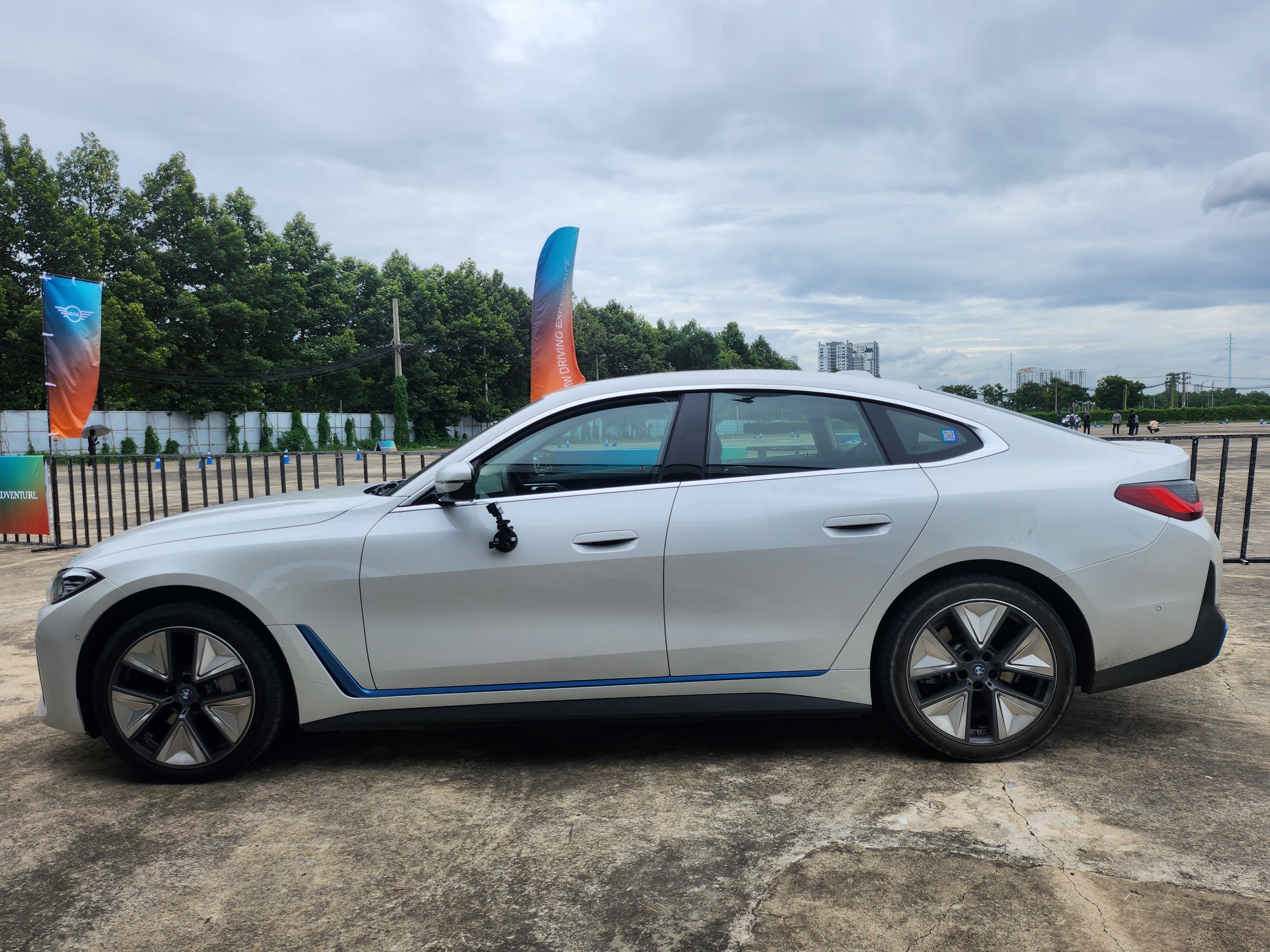BMW i4 anh 2