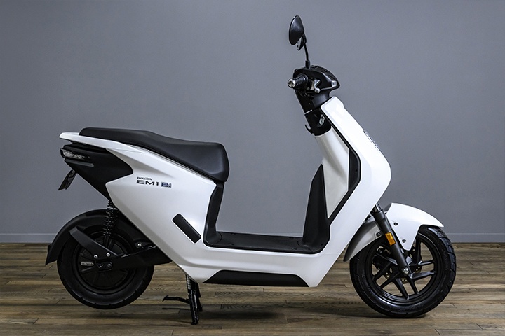 Honda san xuat xe may dien cho 'doi thu' Yamaha hinh anh