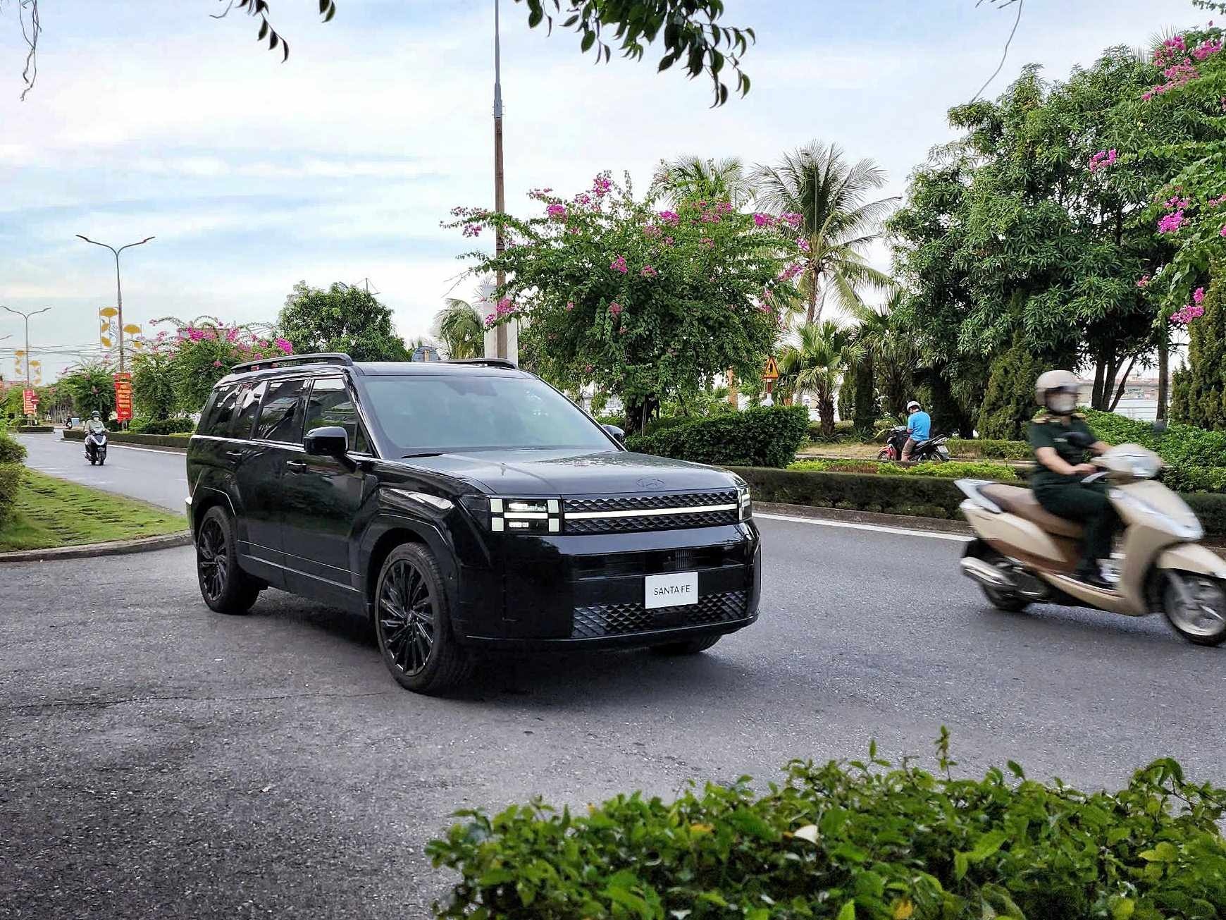 Hyundai Santa Fe 2024 chay thu tren duong tai Viet Nam hinh anh