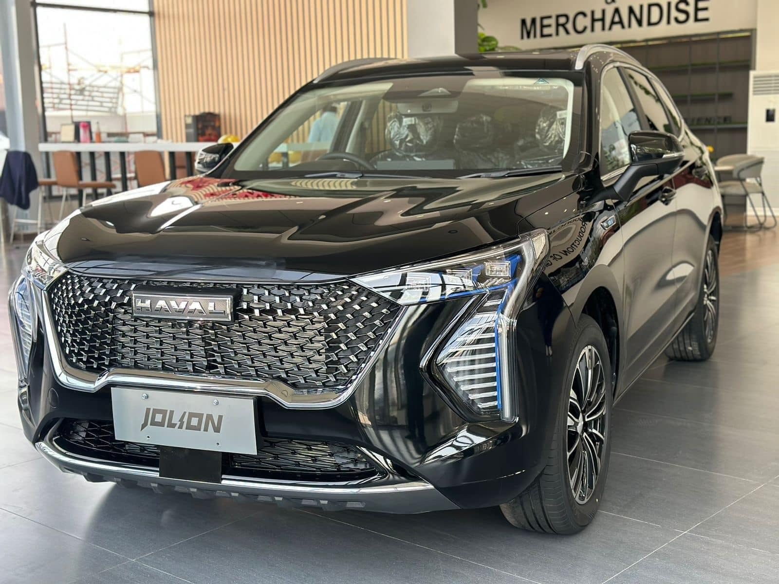 Haval Jolion xuat hien tai dai ly, gia khoi diem 739 trieu dong hinh anh