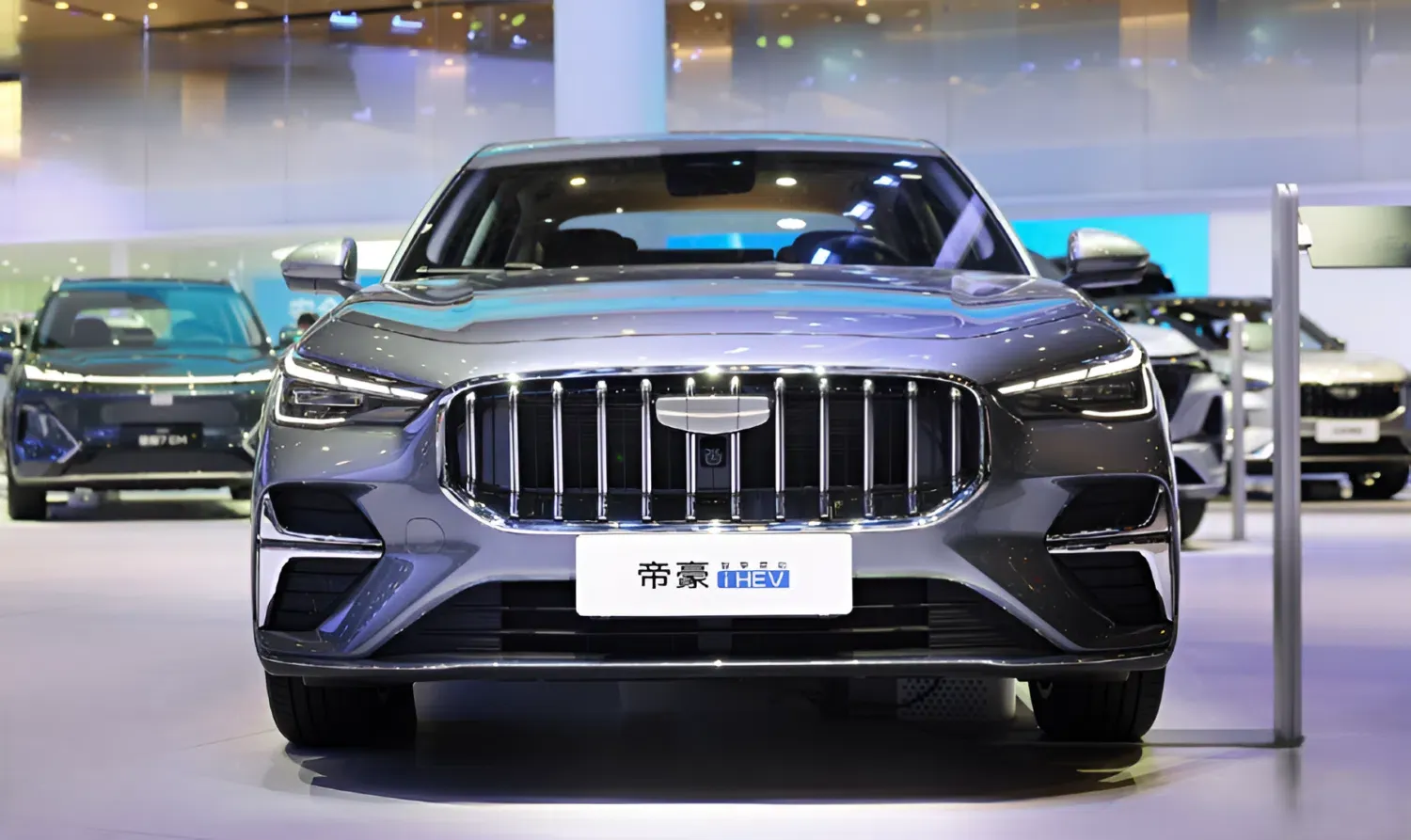 Geely ra mat xe hybrid moi, chay 100 km chi ton 2,2 lit xang hinh anh