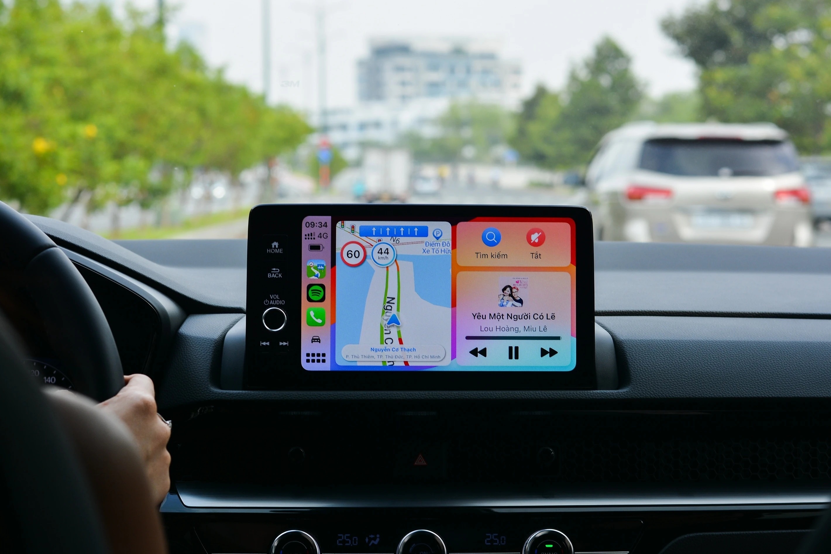 Loat ung dung dan duong ho tro lai xe ve que don Tet hinh anh