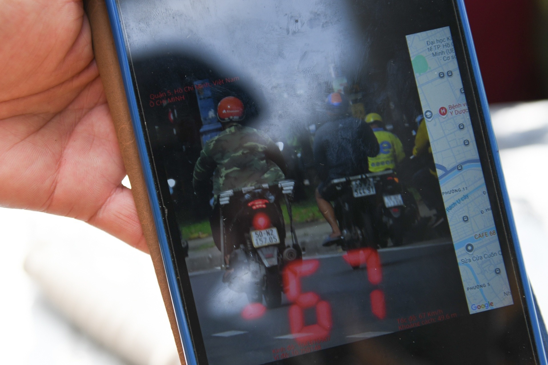 Motor dan bien, chay qua toc do bi phat 12 trieu va tru gan het diem hinh anh