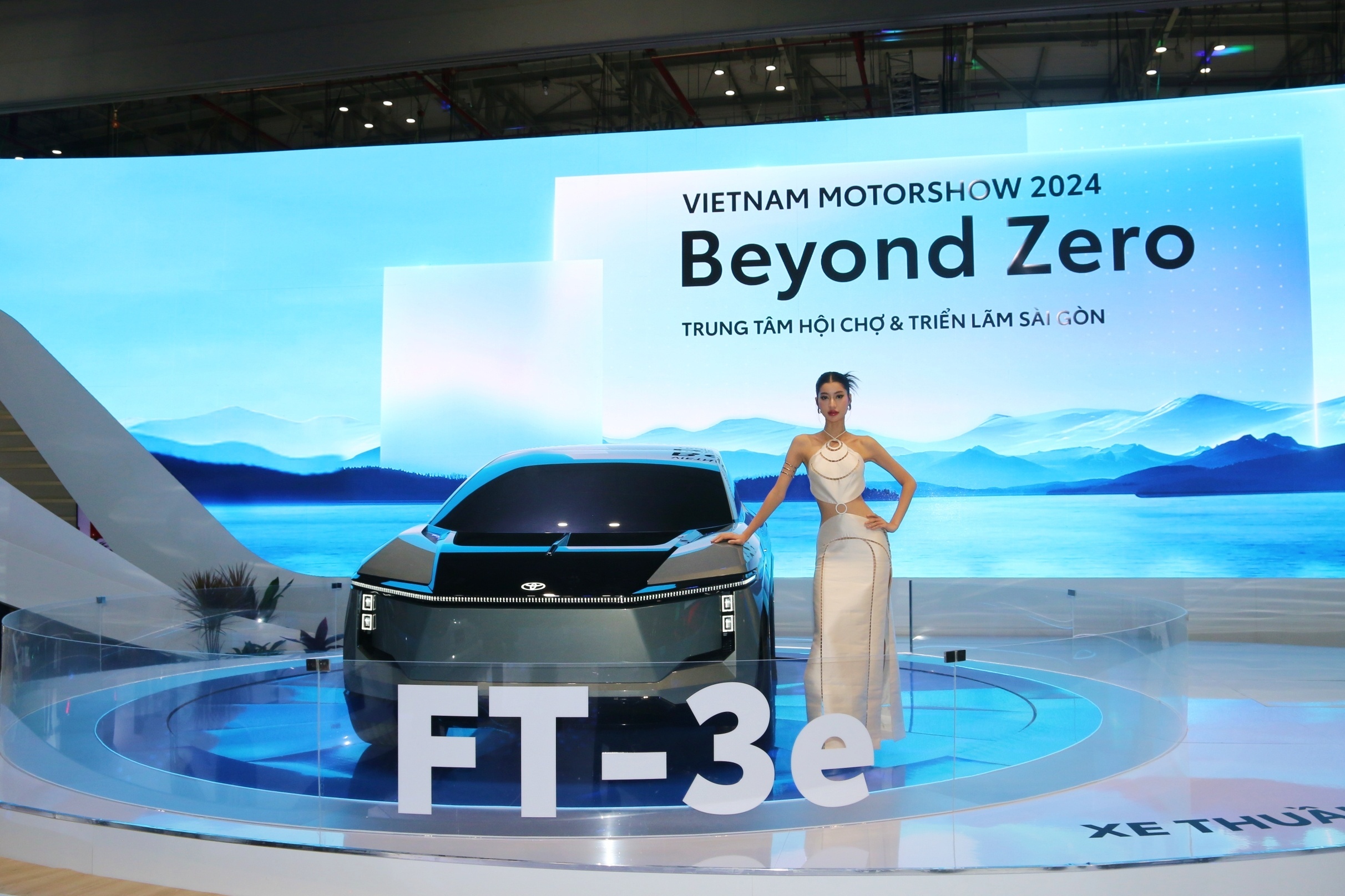 Xe dien Toyota anh 6