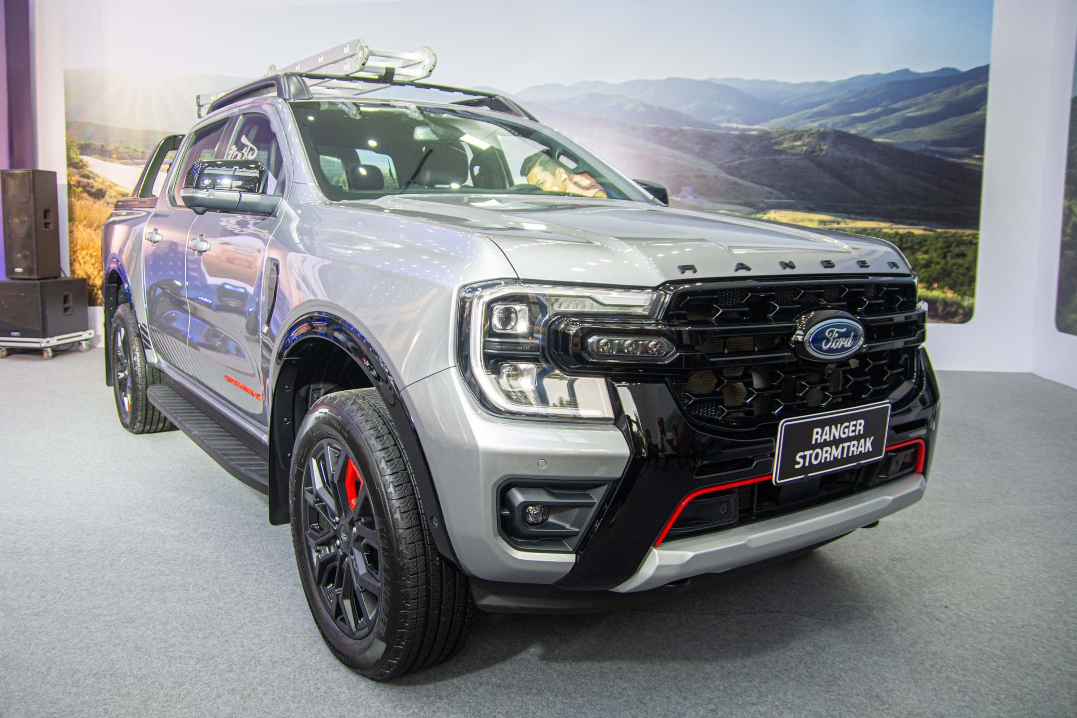 Loat xe nhap khau dua uu dai dau nam, len toi hon 150 trieu dong hinh anh