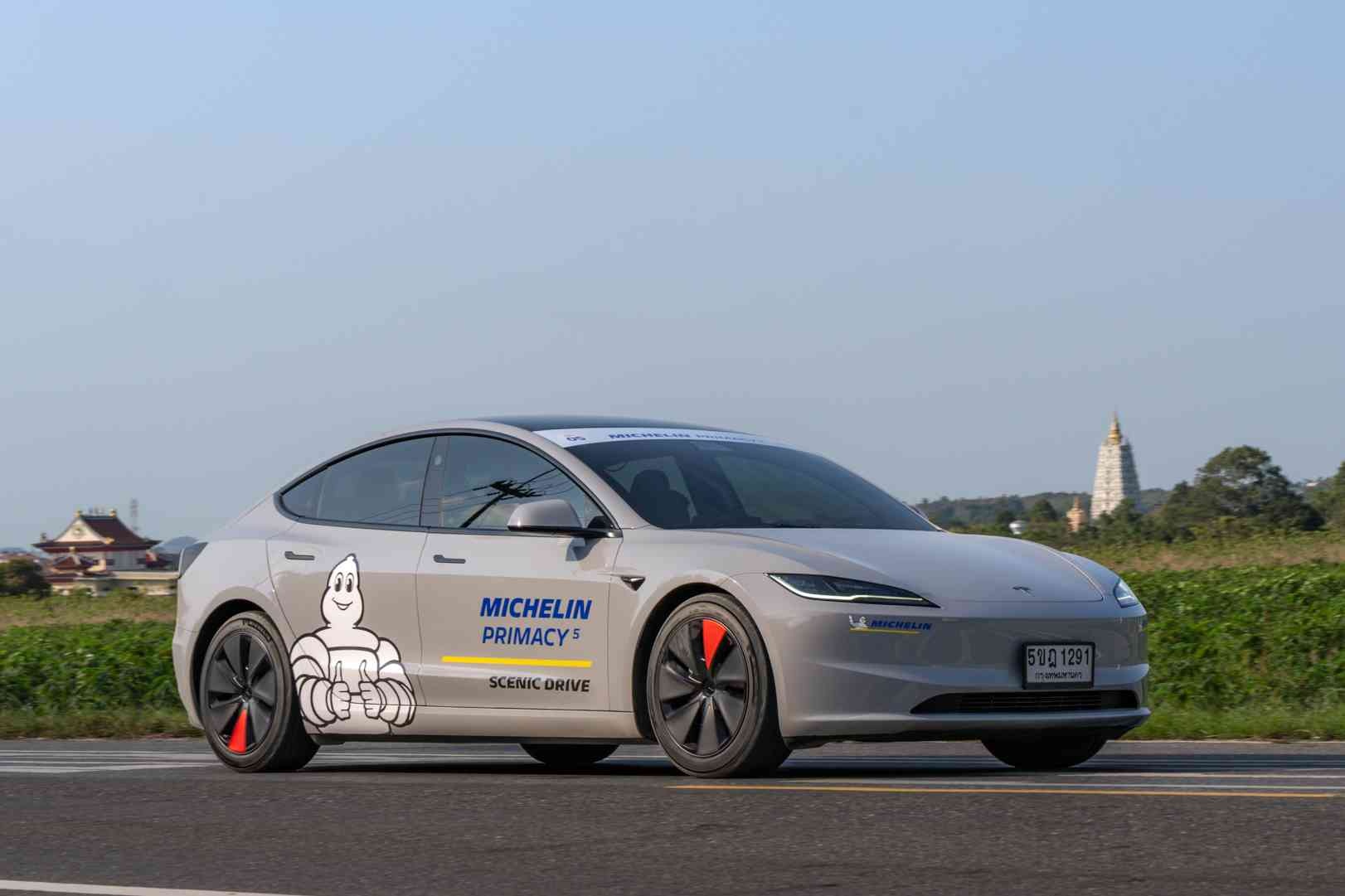 Danh gia Tesla Model 3 - sedan dien ban chay top dau the gioi co gi? hinh anh