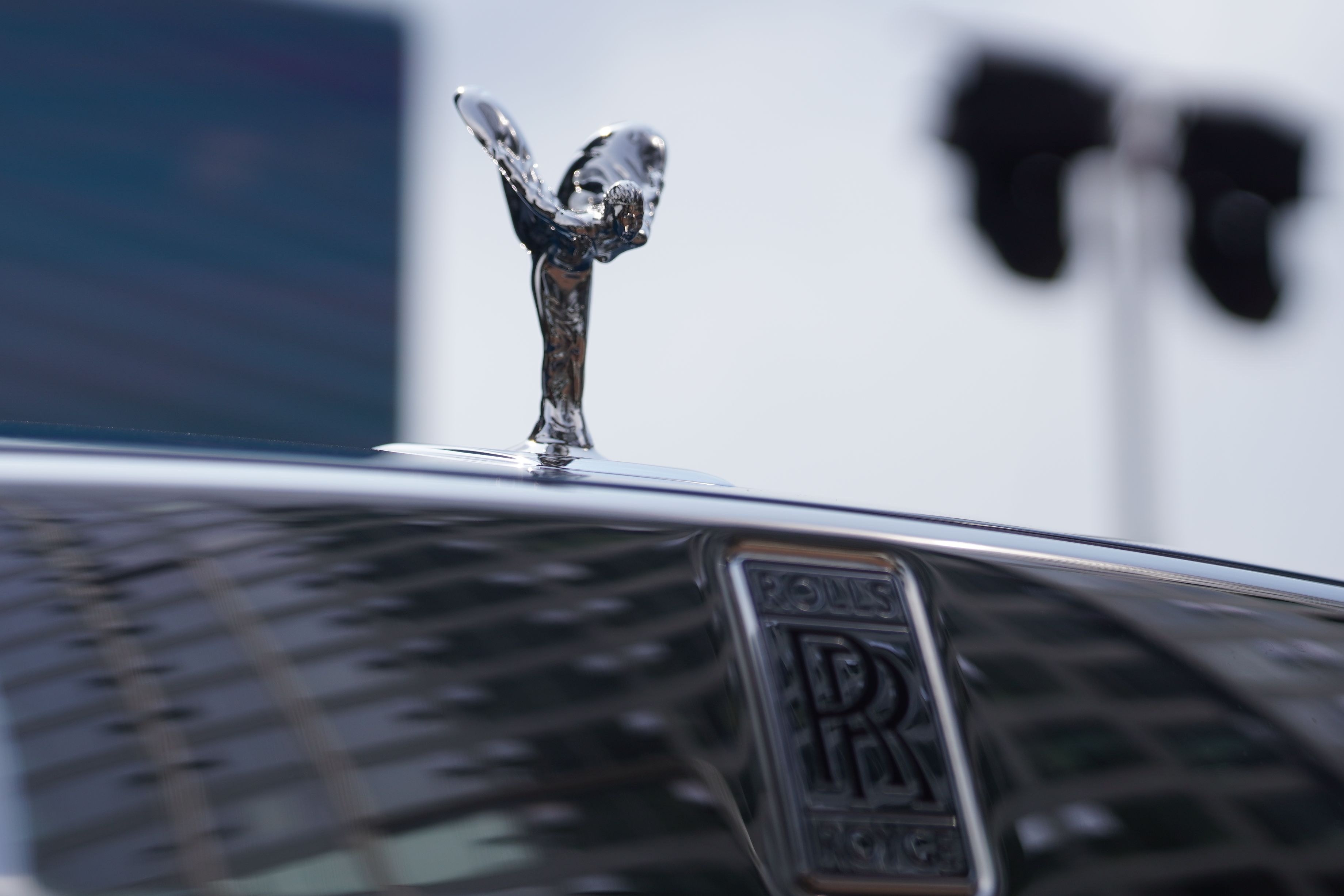 Cac hang xe sang dang lam gi tai Viet Nam? hinh anh