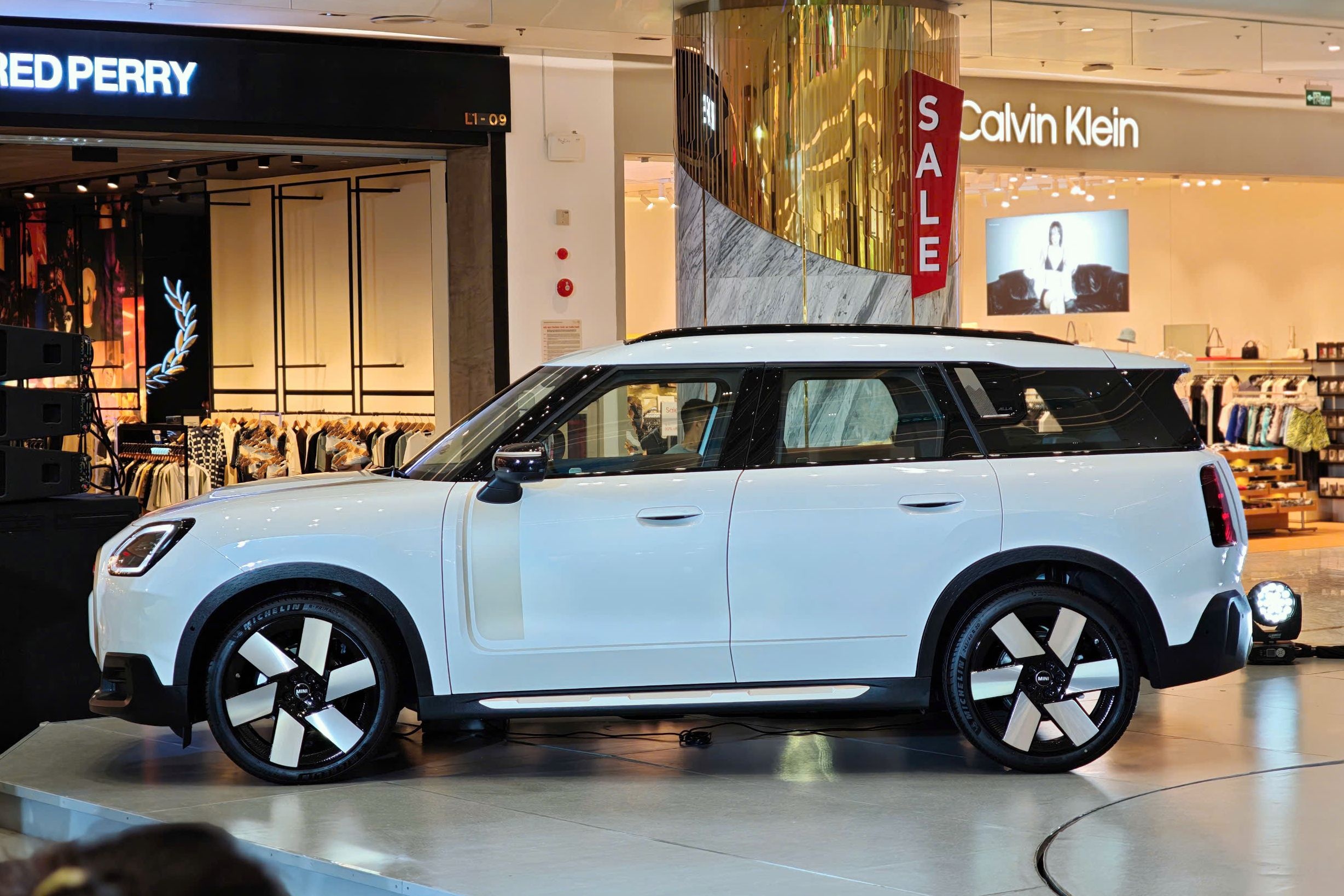 MINI Countryman the he moi ra mat, gia gan 2,6 ty dong hinh anh