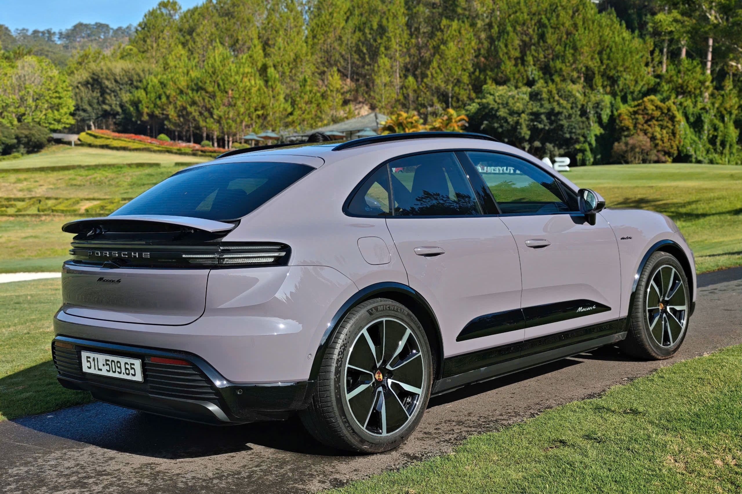 Porsche Macan 4 EV anh 18