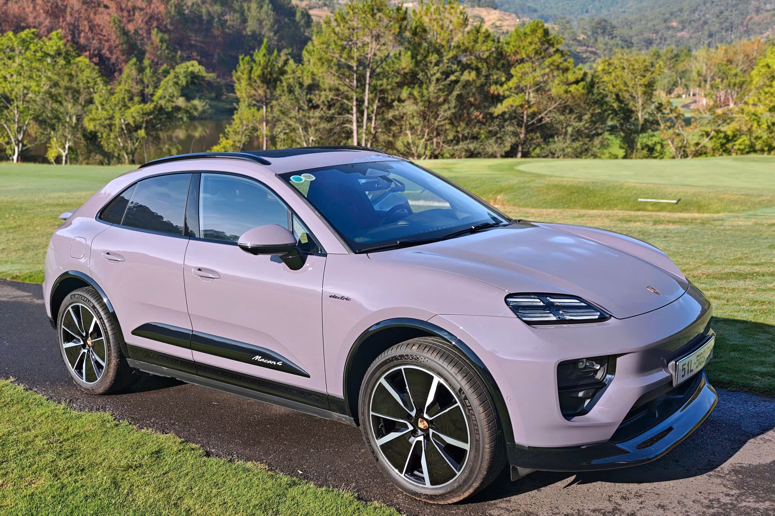 Porsche Macan 4 EV anh 1