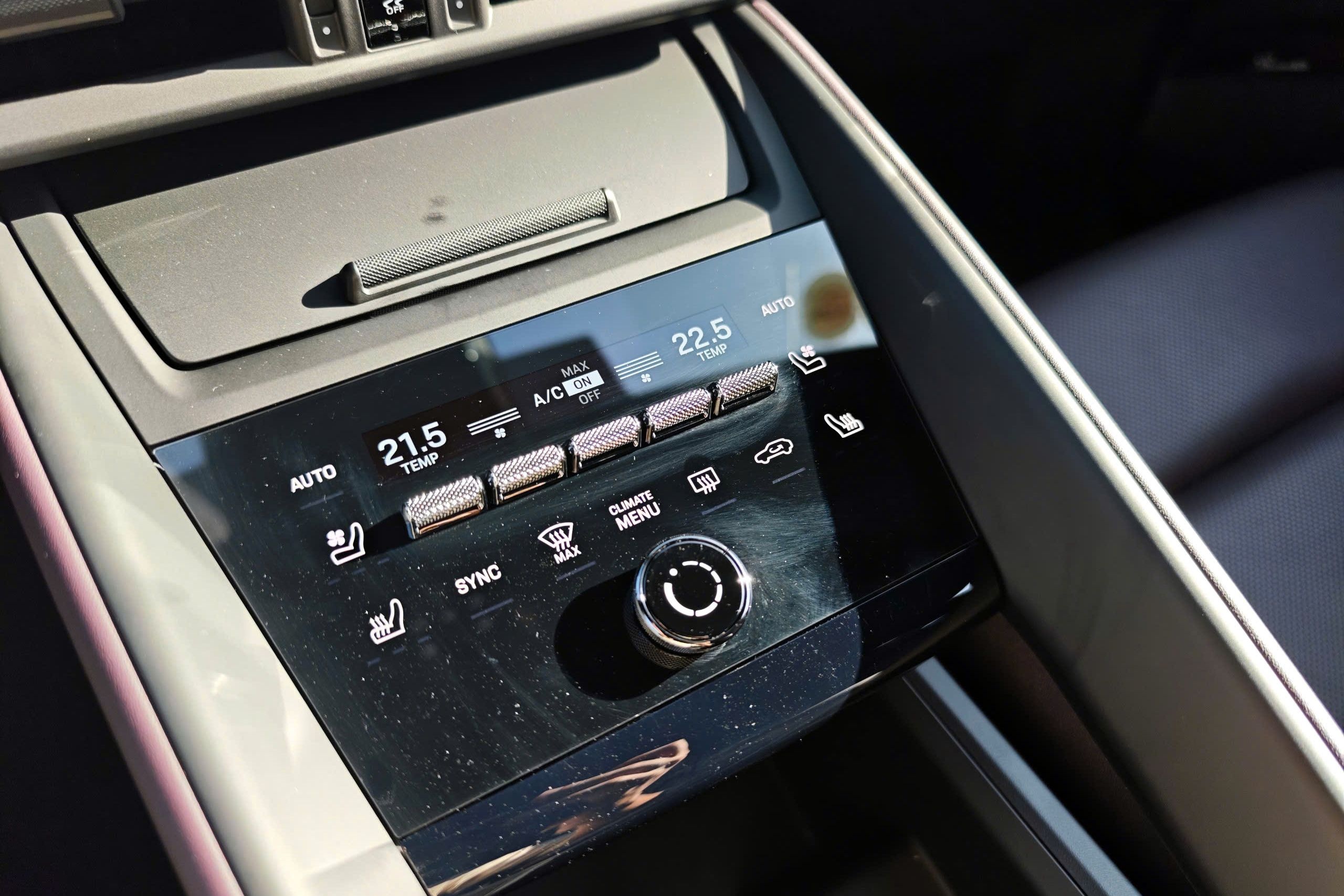 Porsche Macan 4 EV anh 13