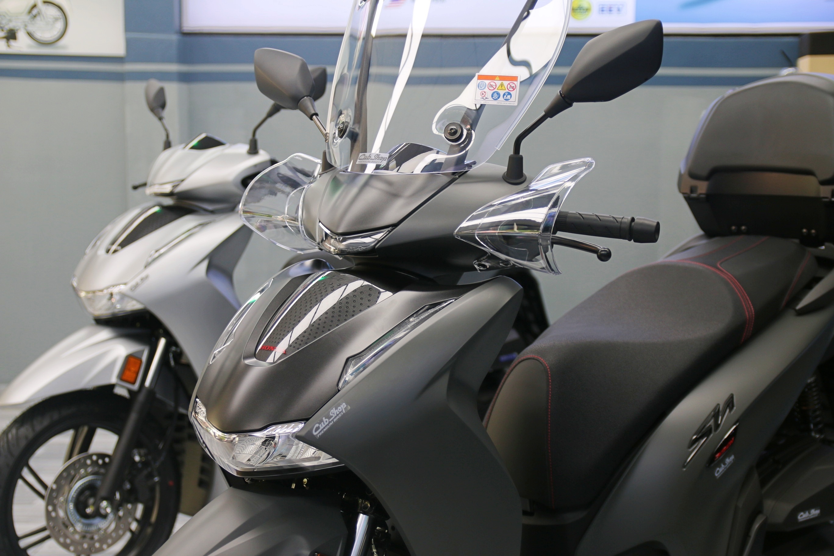 Ngoai Honda SH, tam gia 100 trieu dong con lua chon xe tay ga nao? hinh anh