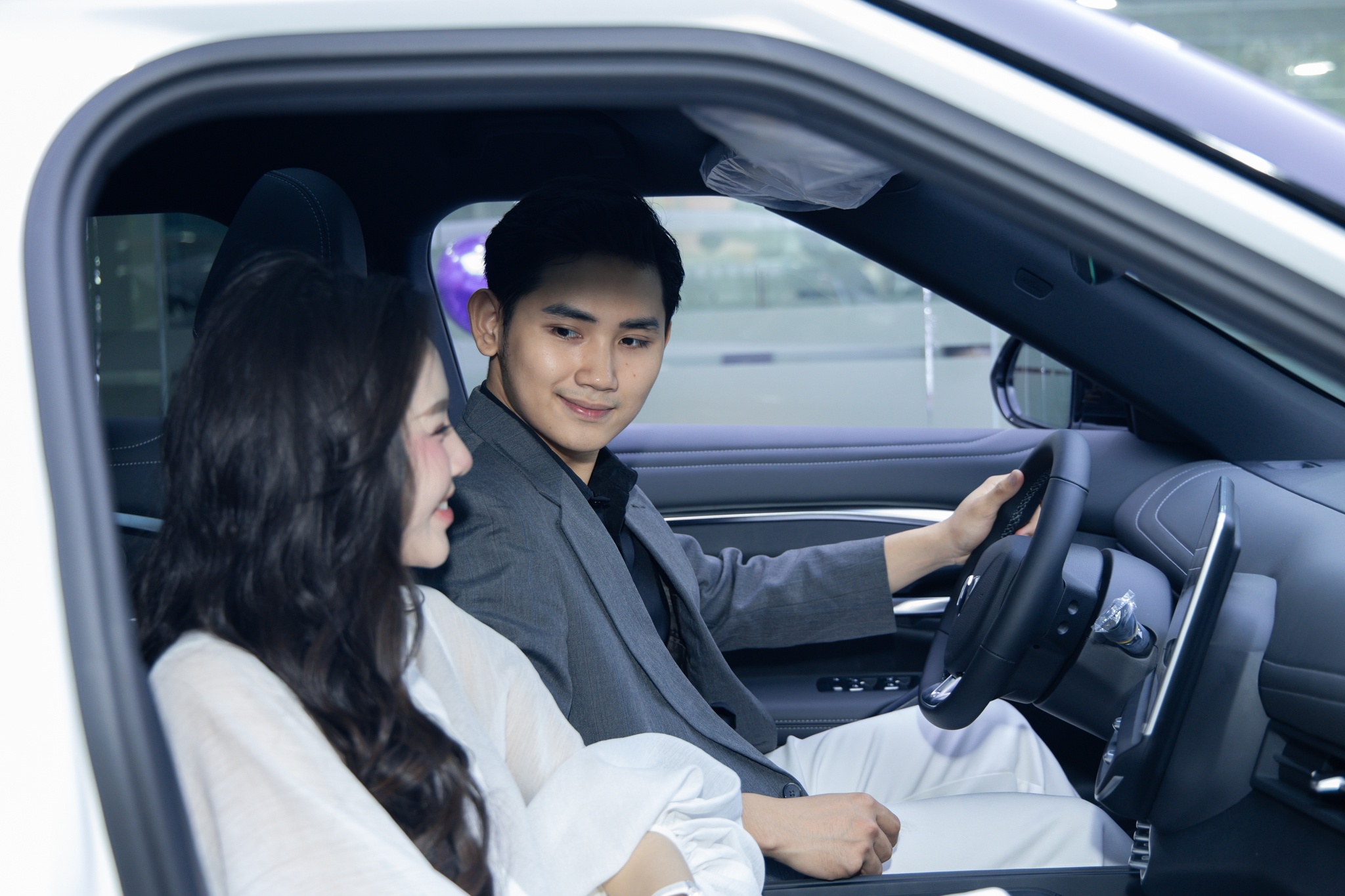 Ngan sach 500 trieu dong, mua oto nao cho doi vo chong tre? hinh anh