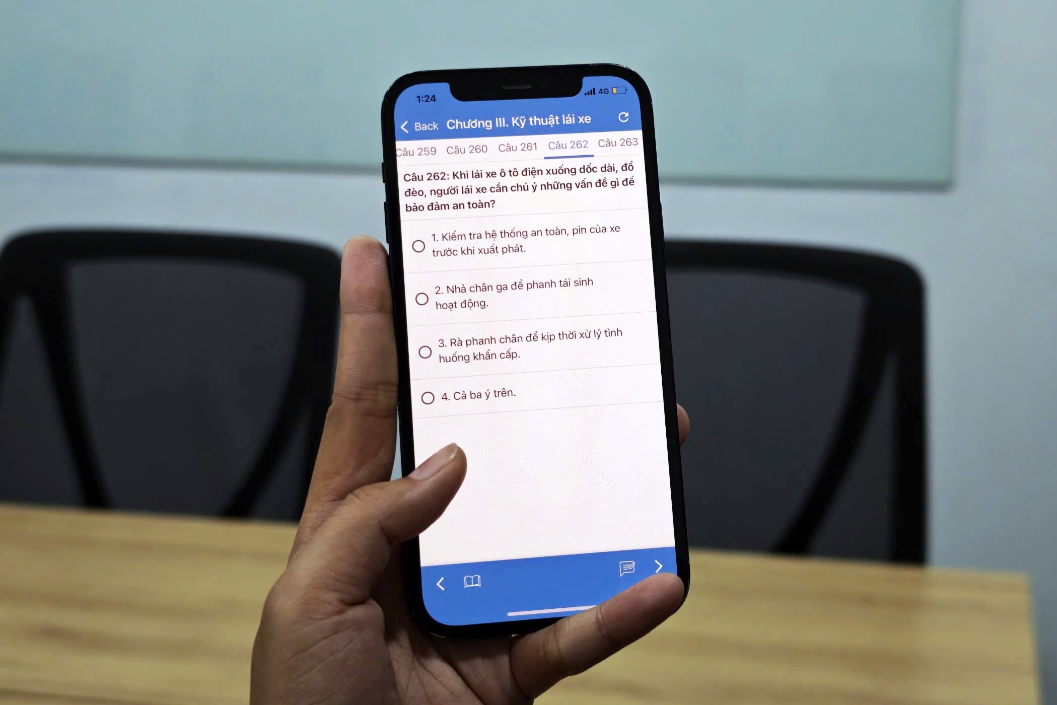 Thi sat hach GPLX tu 1/6 phai biet ve xe dien? hinh anh