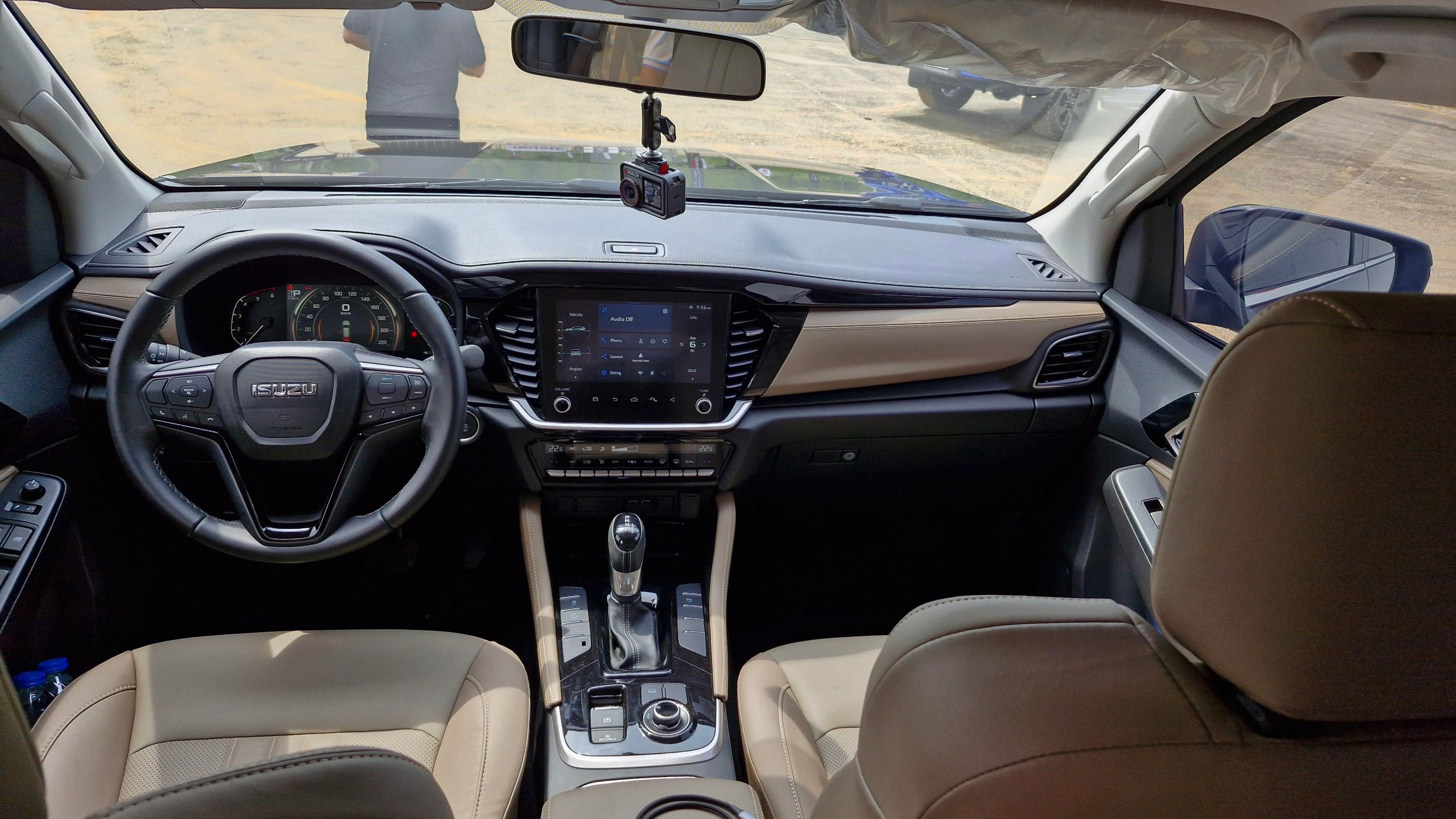 Isuzu mu-X anh 3