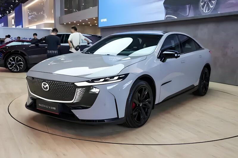 Mazda bat ngo thanh cong tai Trung Quoc, EZ-60 ban hon 26.000 xe hinh anh