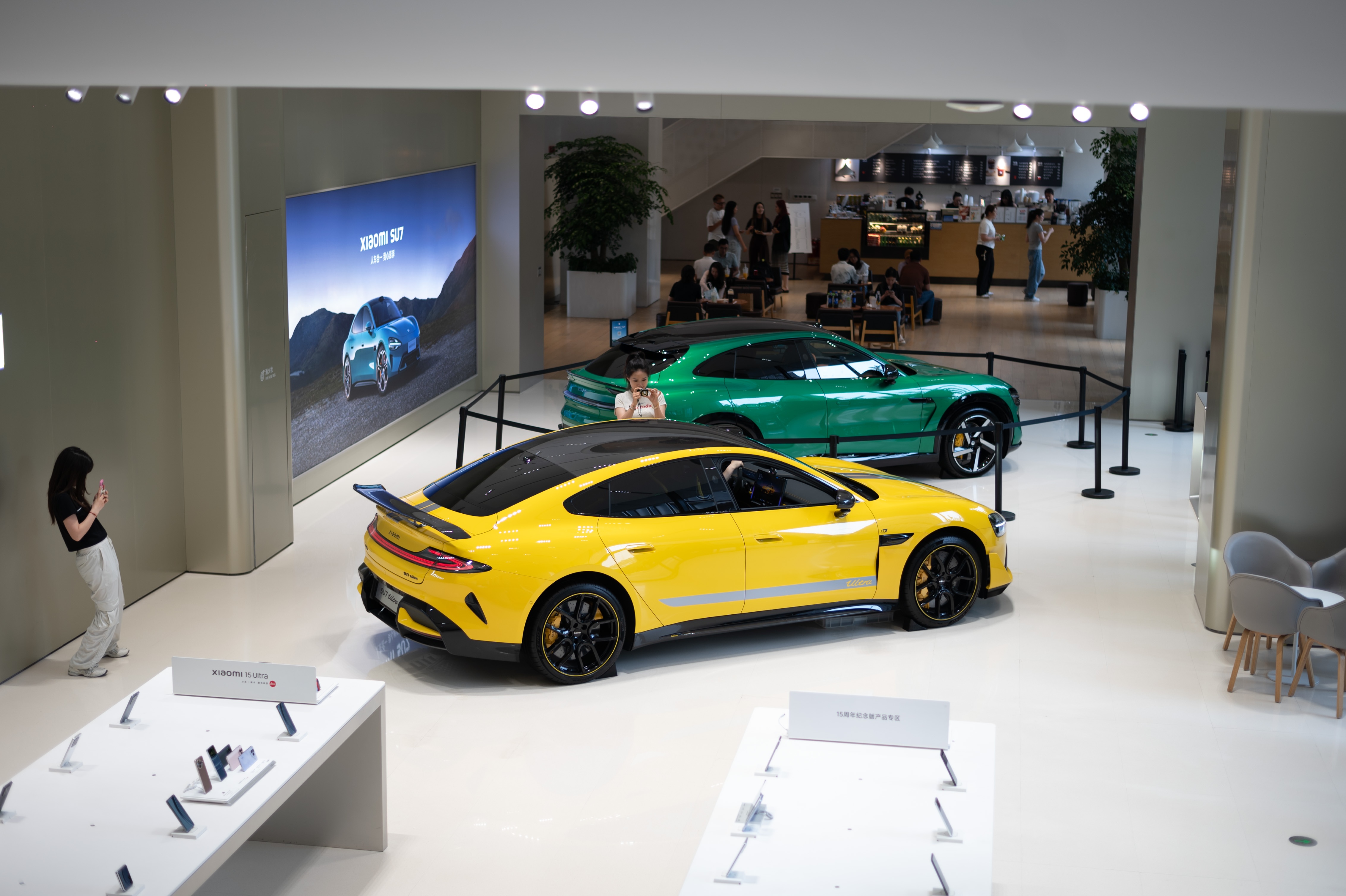 Hai tuan mo ban, Xiaomi SU7 the he moi ghi nhan 100.000 don hang hinh anh