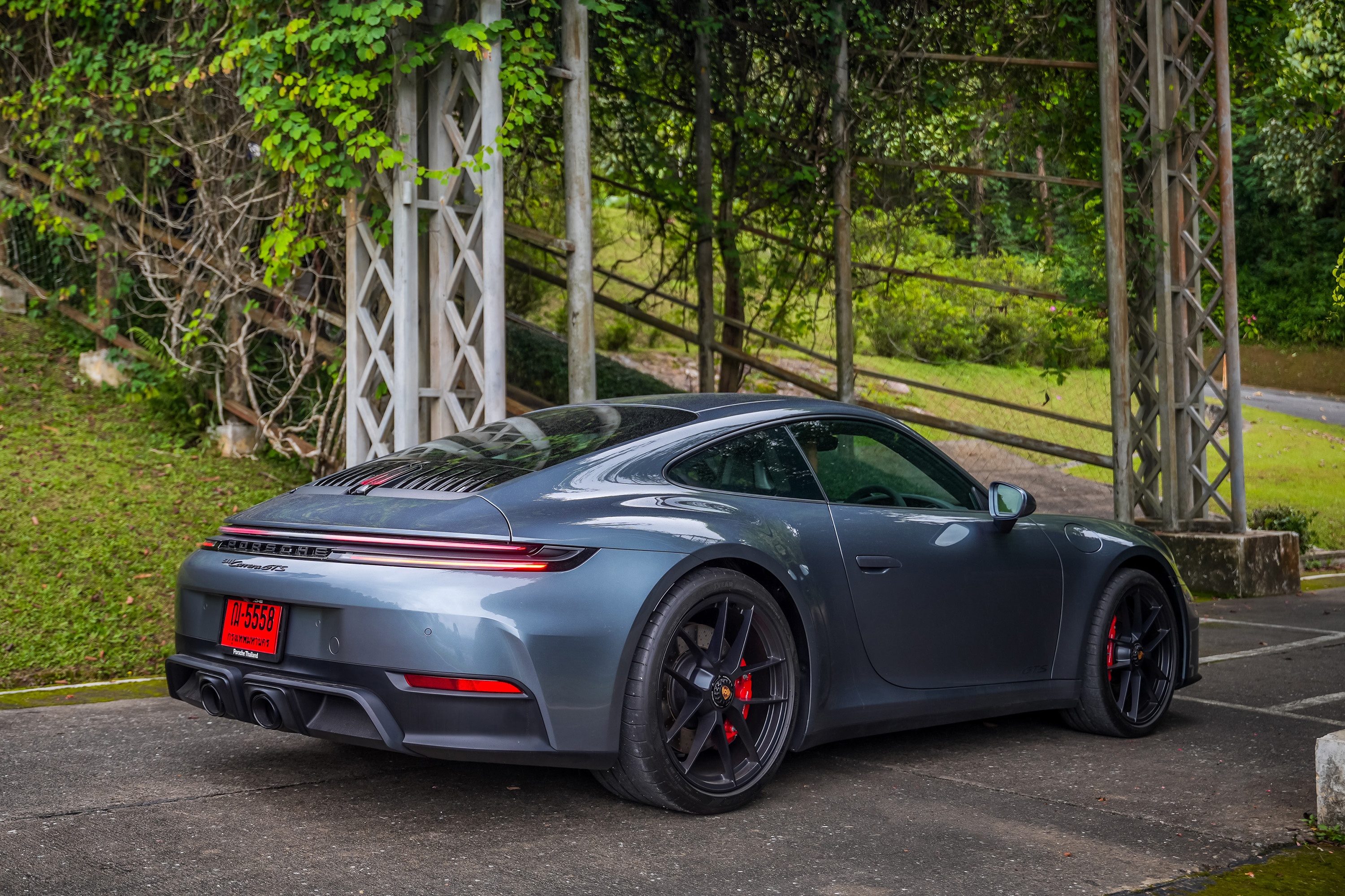 Porsche tang gia xe o My hinh anh