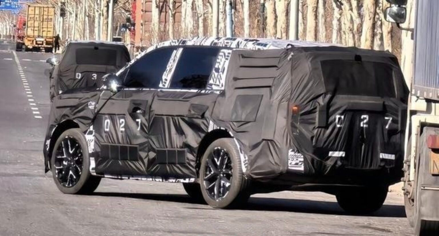 YU7 vua ra mat, Xiaomi da thu nghiem SUV PHEV moi hinh anh