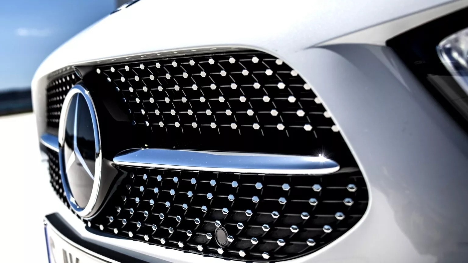 Nguoi dung van co the mua Mercedes-Benz A-Class hinh anh