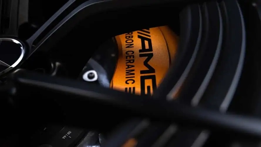 Mercedes bat ngo thay tuong, 'ghe nong' bo trong giua bao chi trich hinh anh