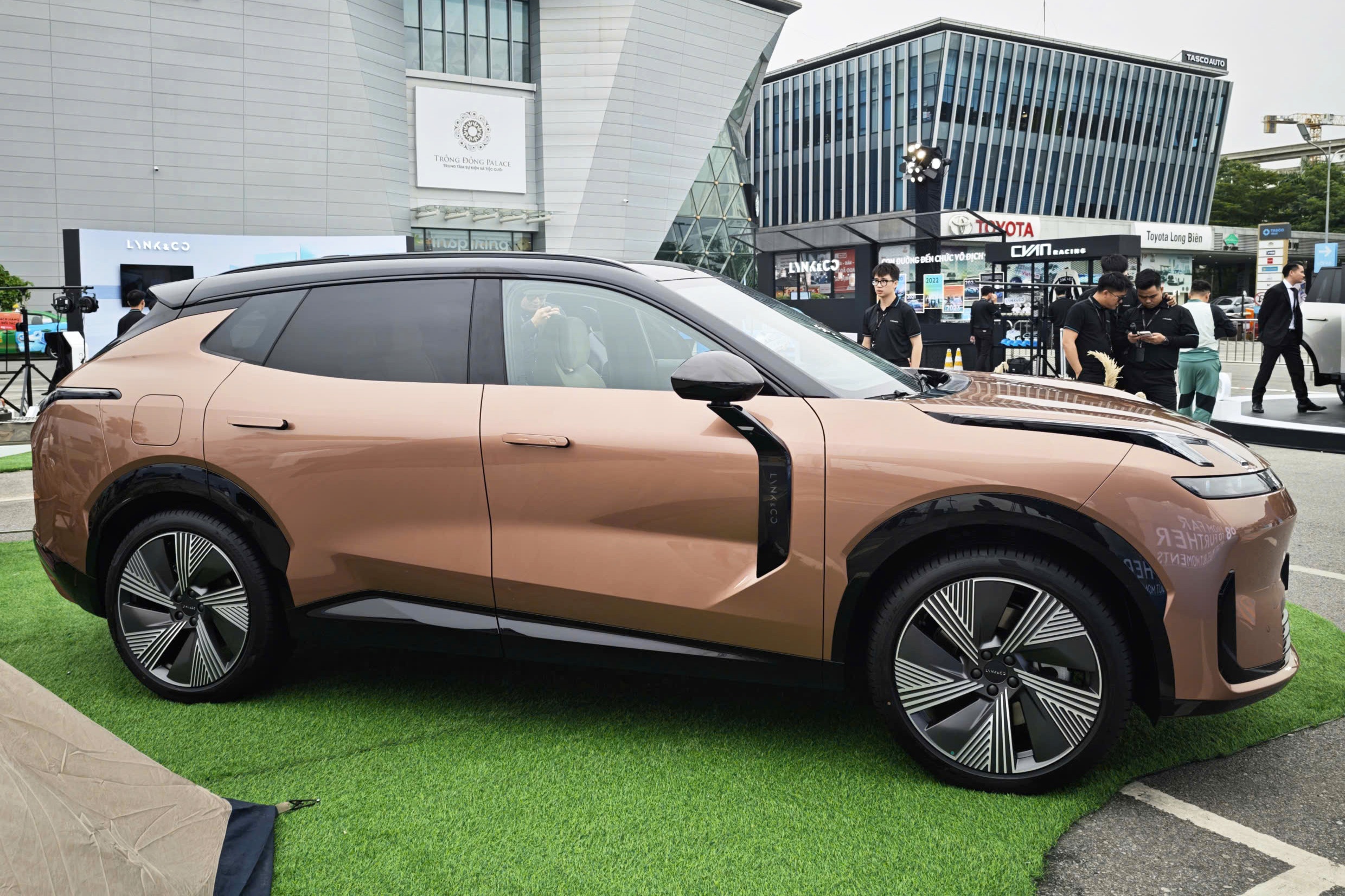 Lynk & Co 08 ảnh 1 Lynk & Co 08 anh 1