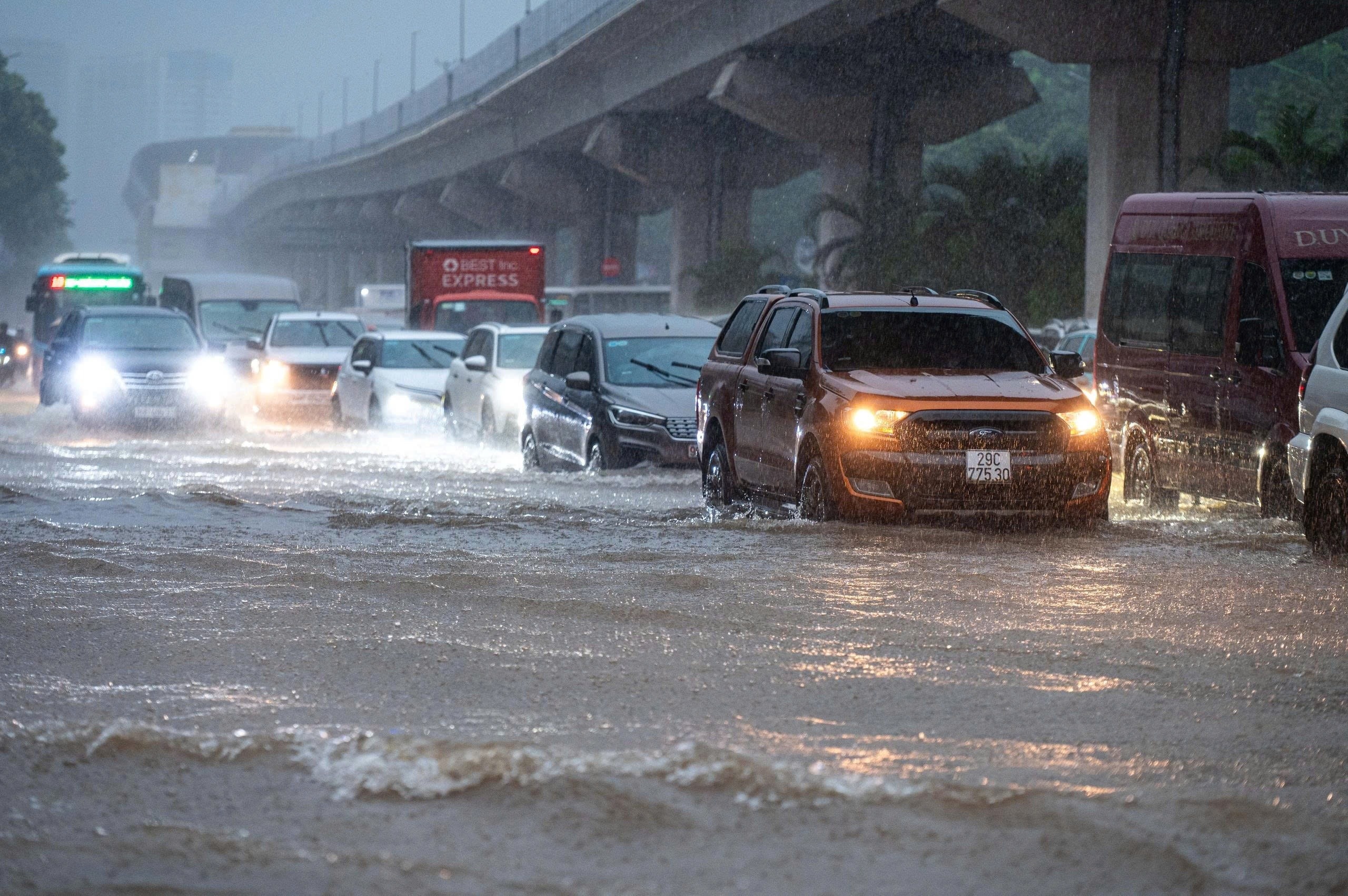 Mo xe kiem tra, ve sinh sau ngap, ton bao nhieu? hinh anh